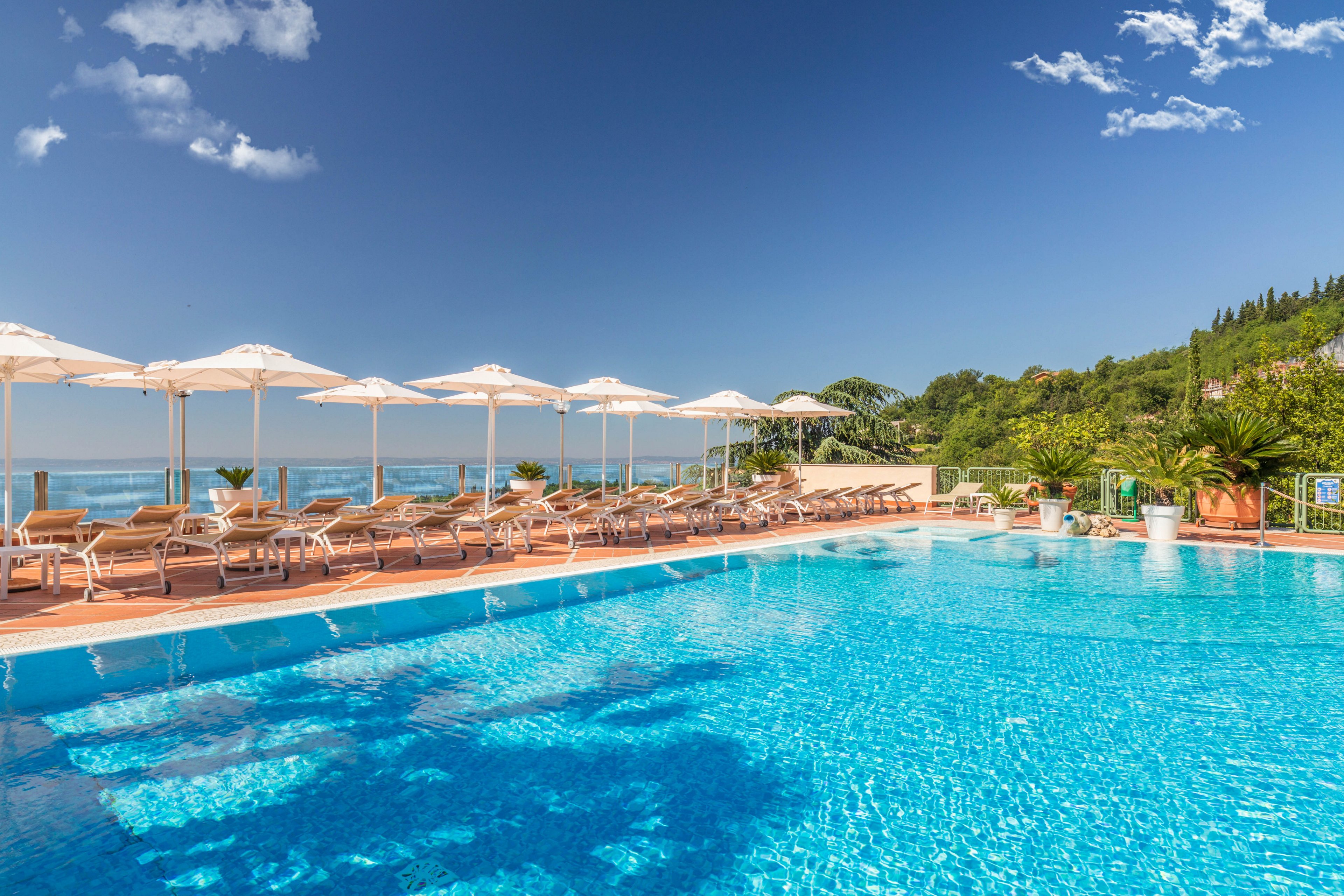 Madrigale Panoramic Lifestyle Hotel