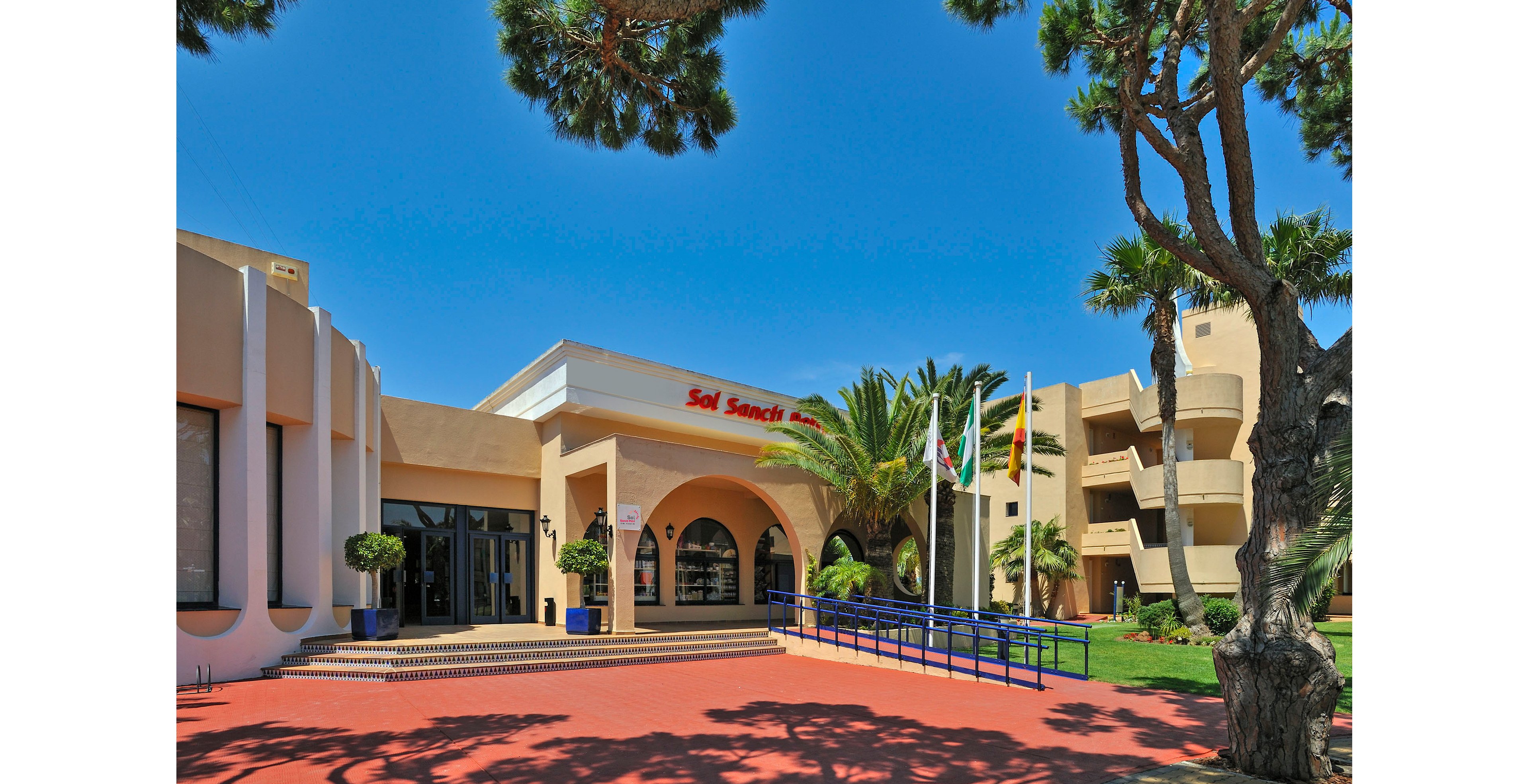 Sol Sancti Petri Apartments