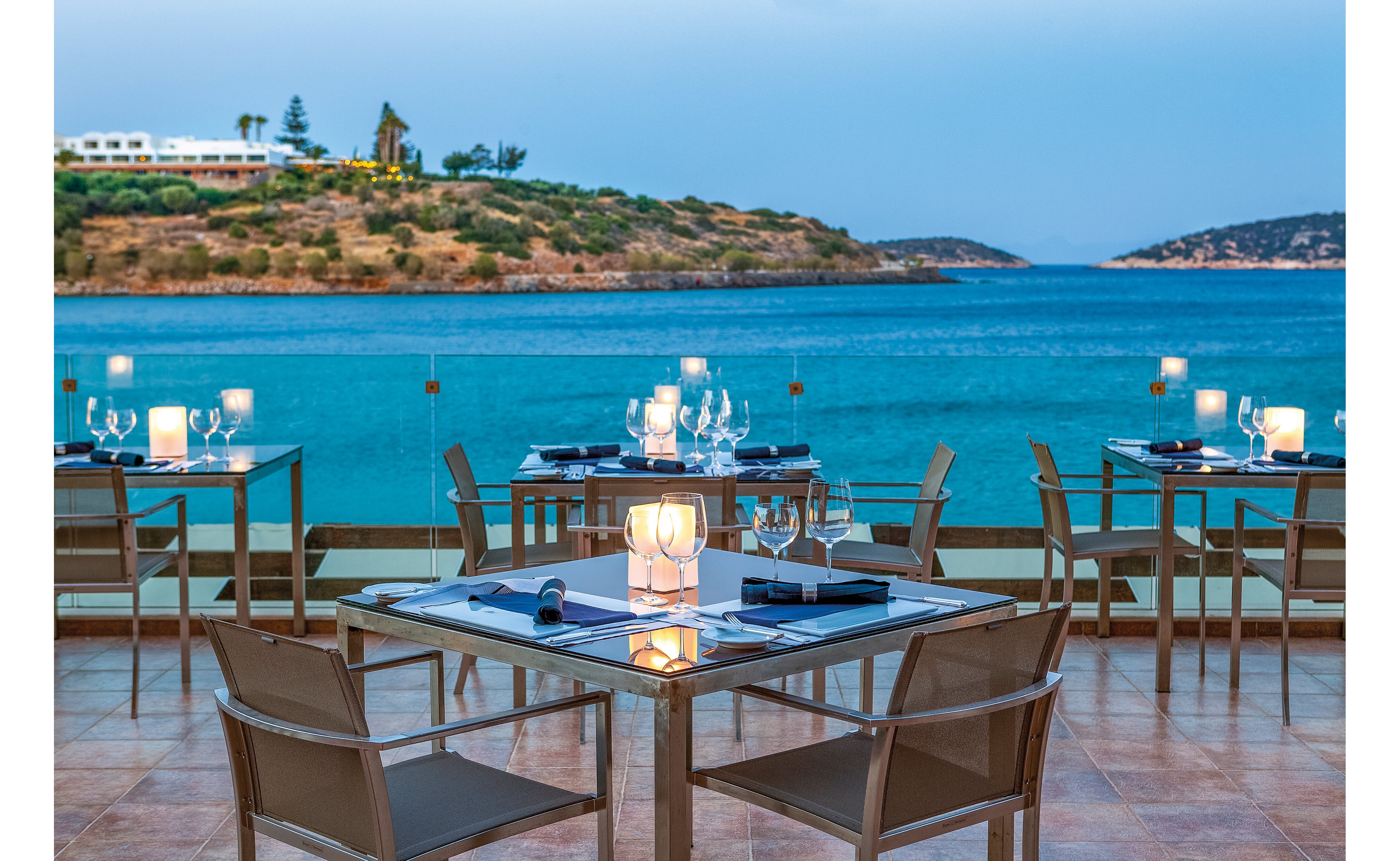 Minos Beach Art Hotel