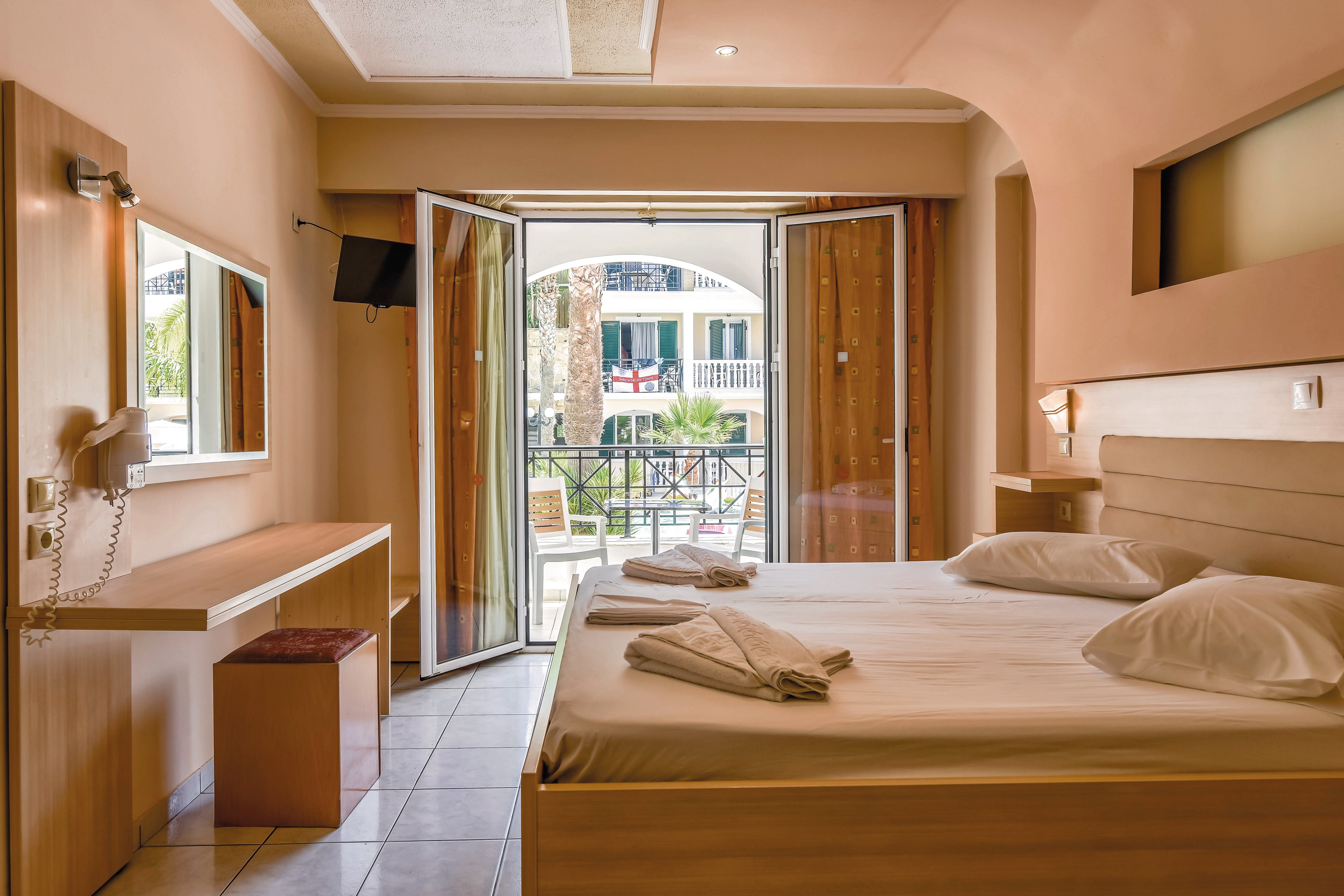 Zante Plaza Hotel & Apartments