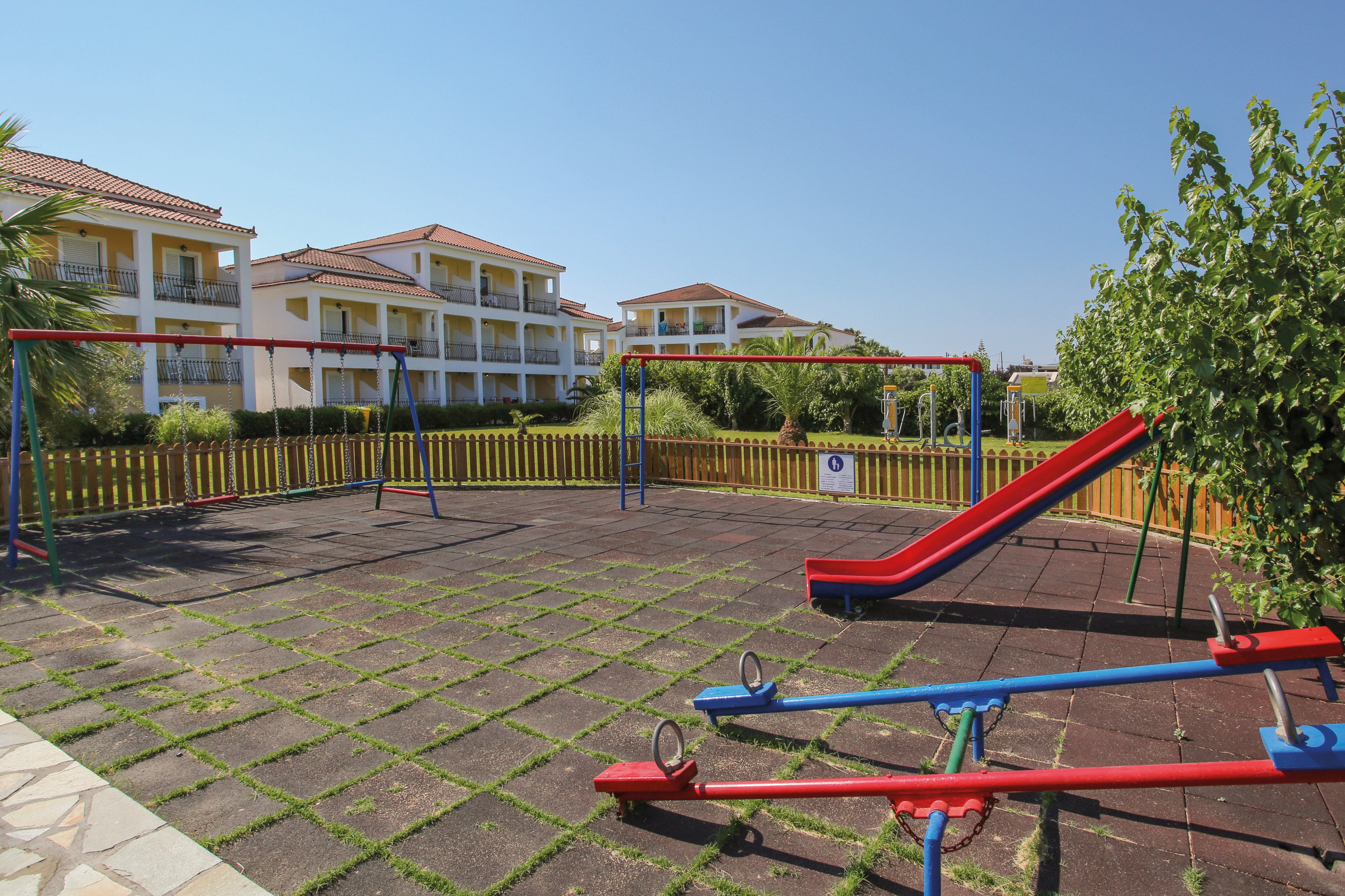 Village Inn Studios and Family Apartments