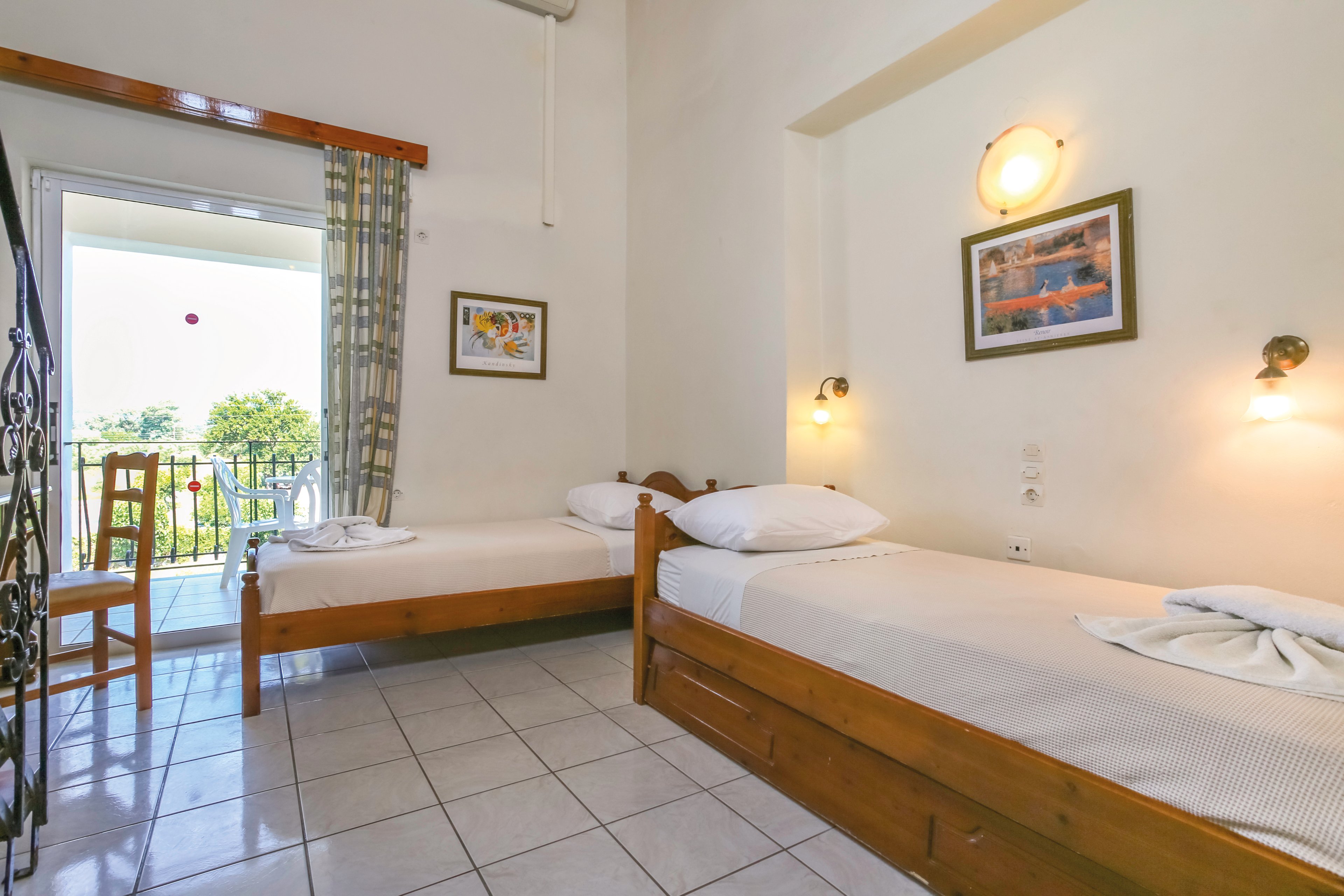 Village Inn Studios and Family Apartments