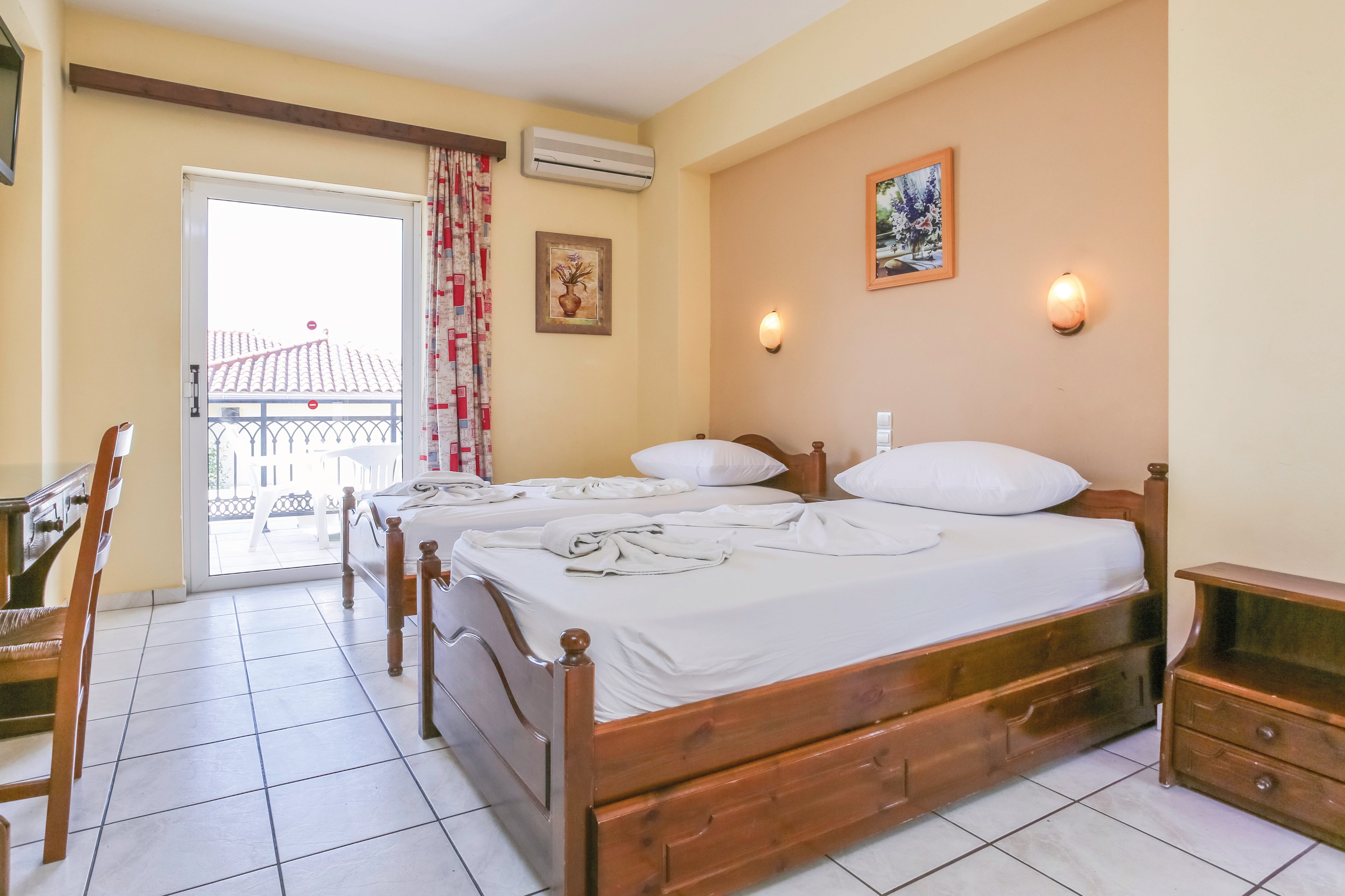 Village Inn Studios and Family Apartments