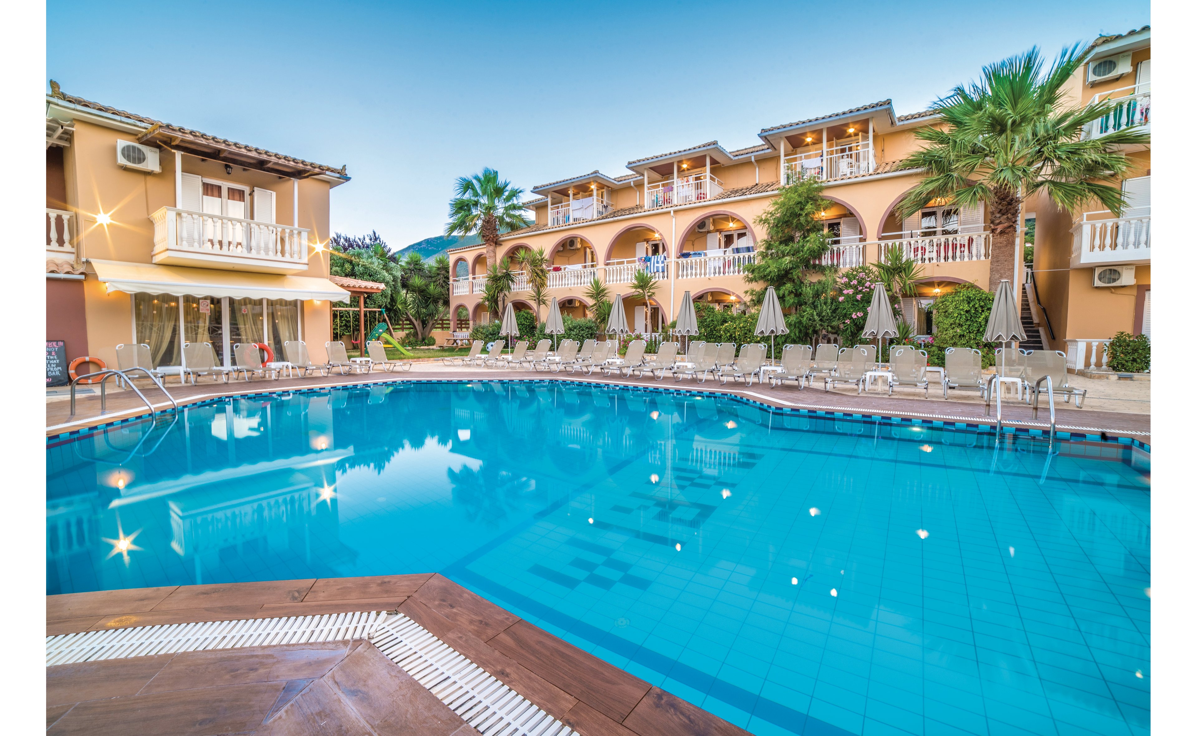 Maria Studios & Apartments