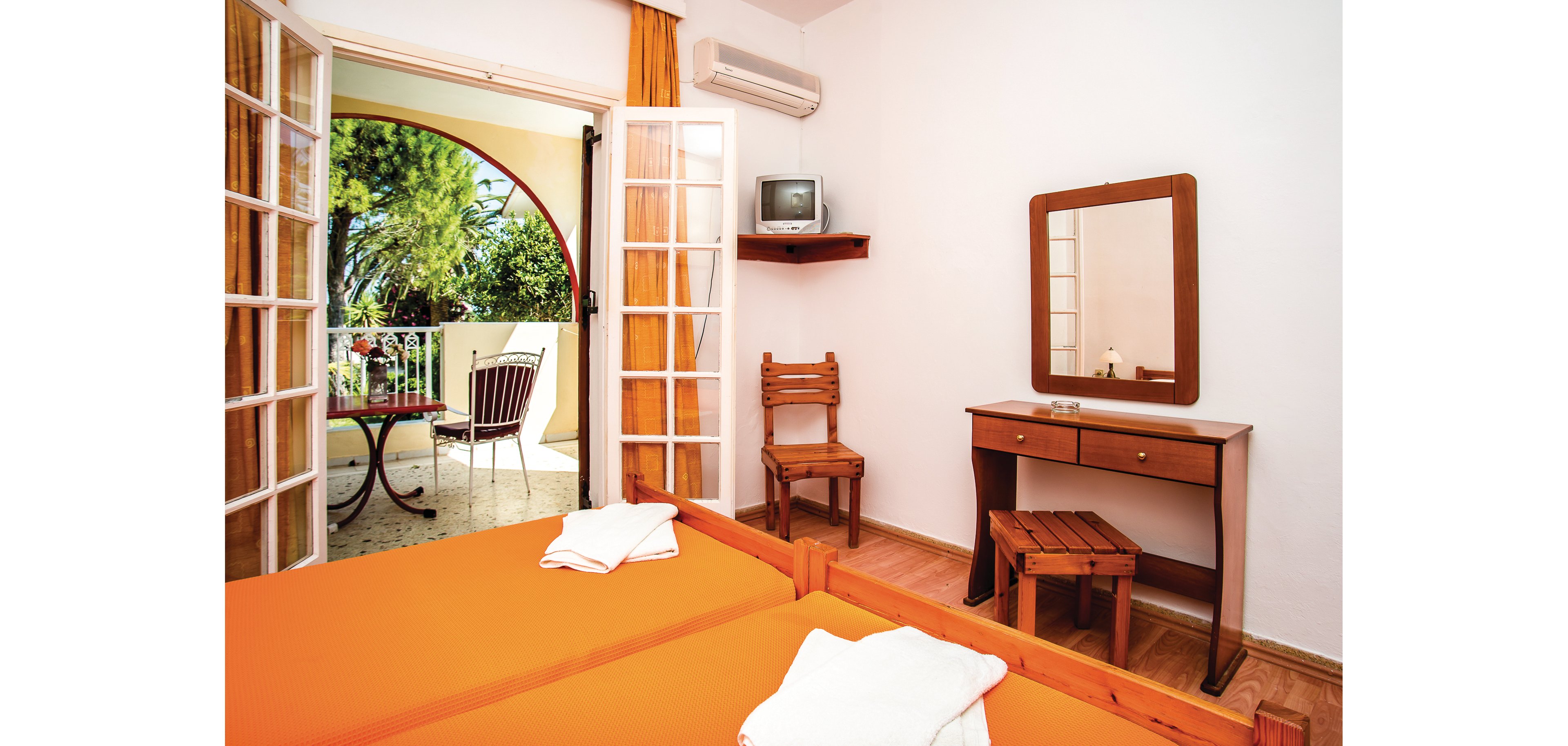 Oscar Villa and Studios