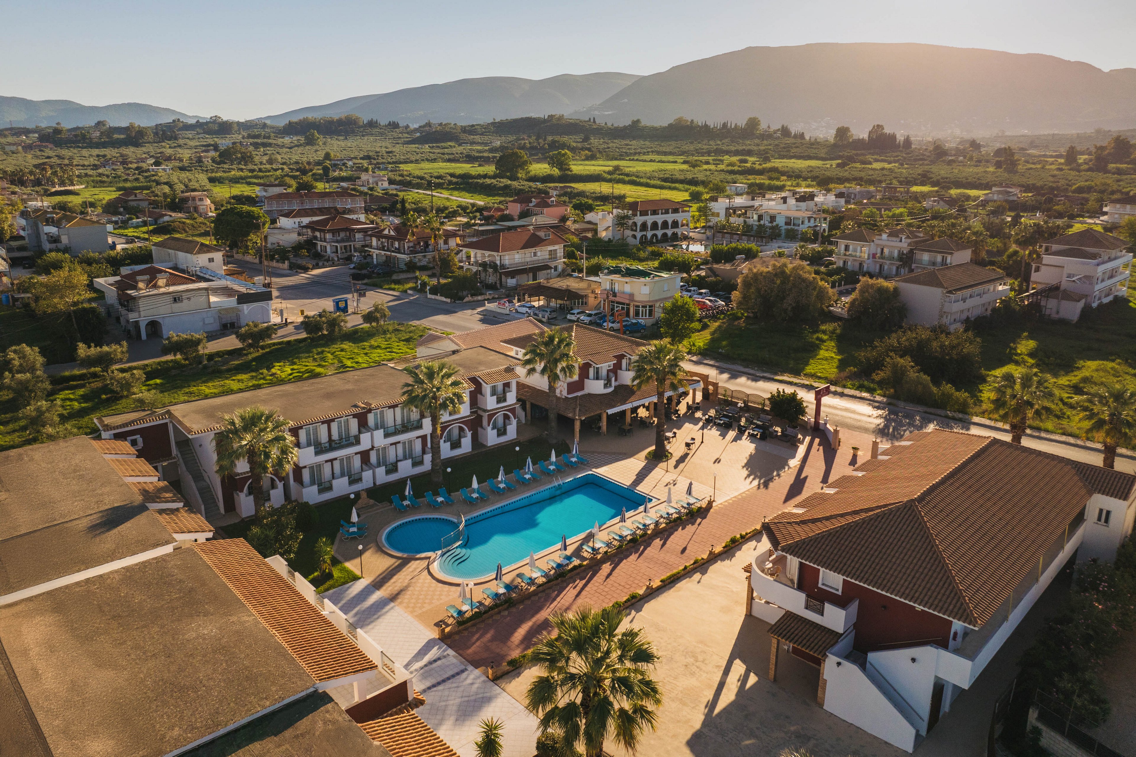 Yakinthos Apartments