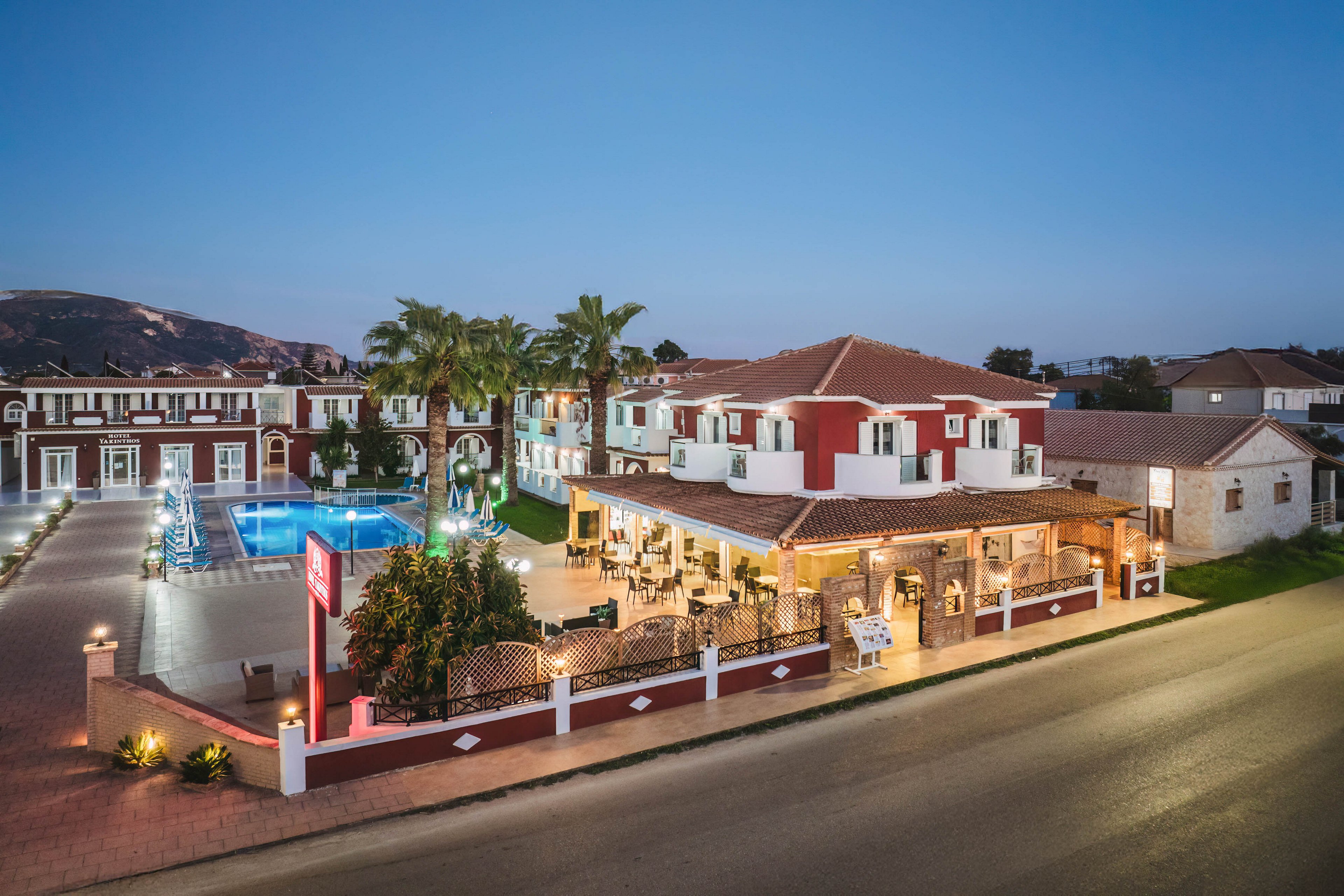 Yakinthos Apartments