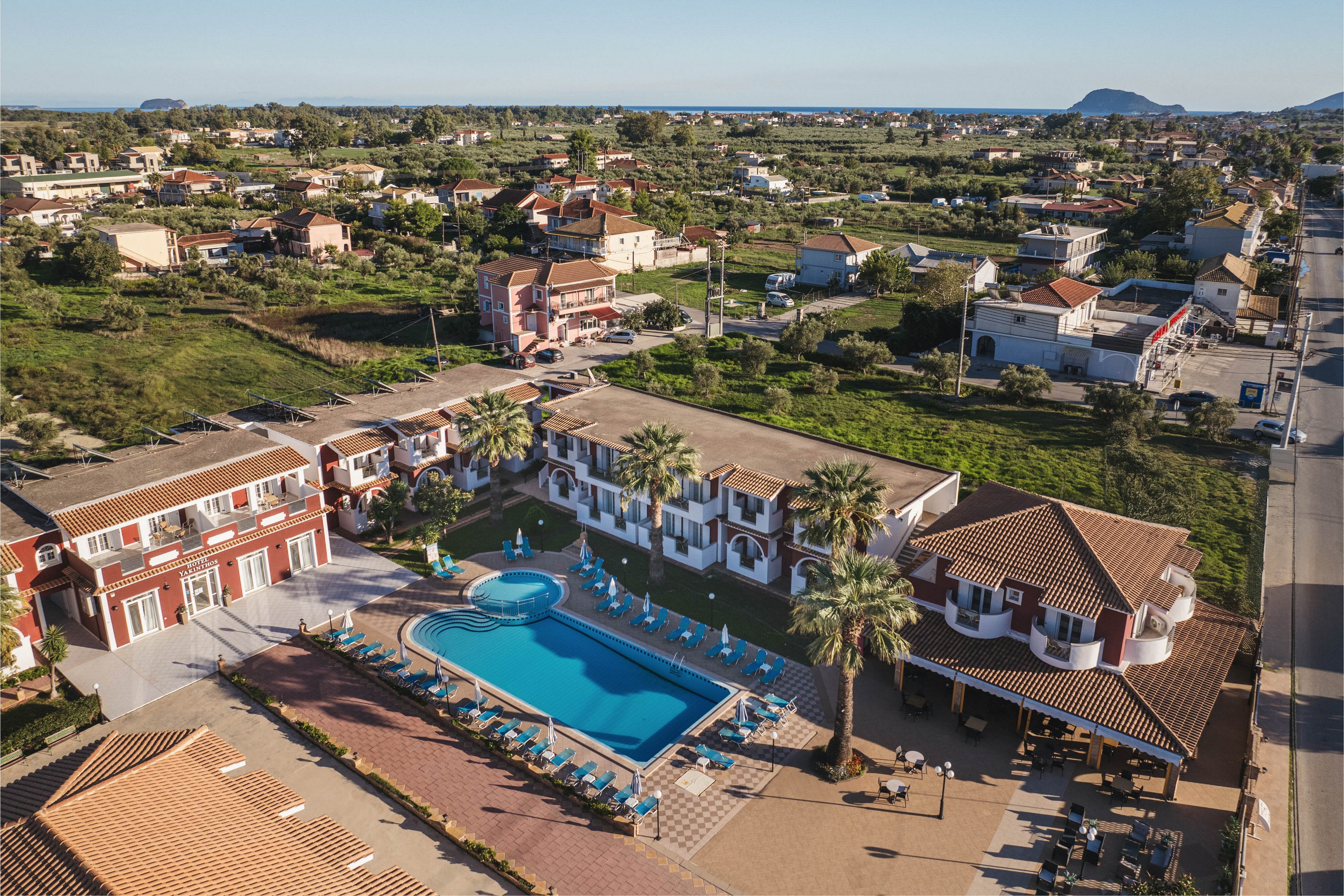 Yakinthos Apartments