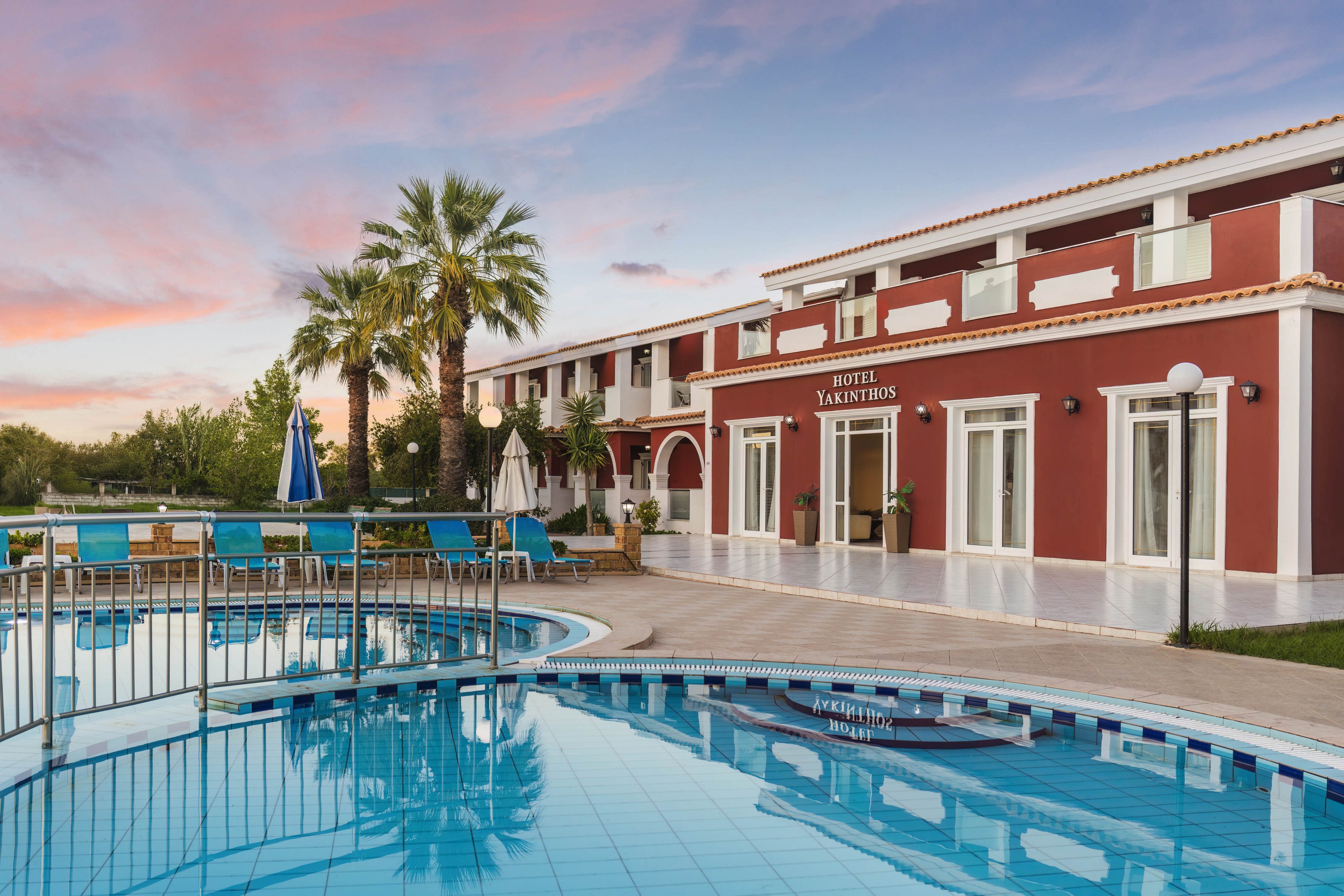 Yakinthos Apartments