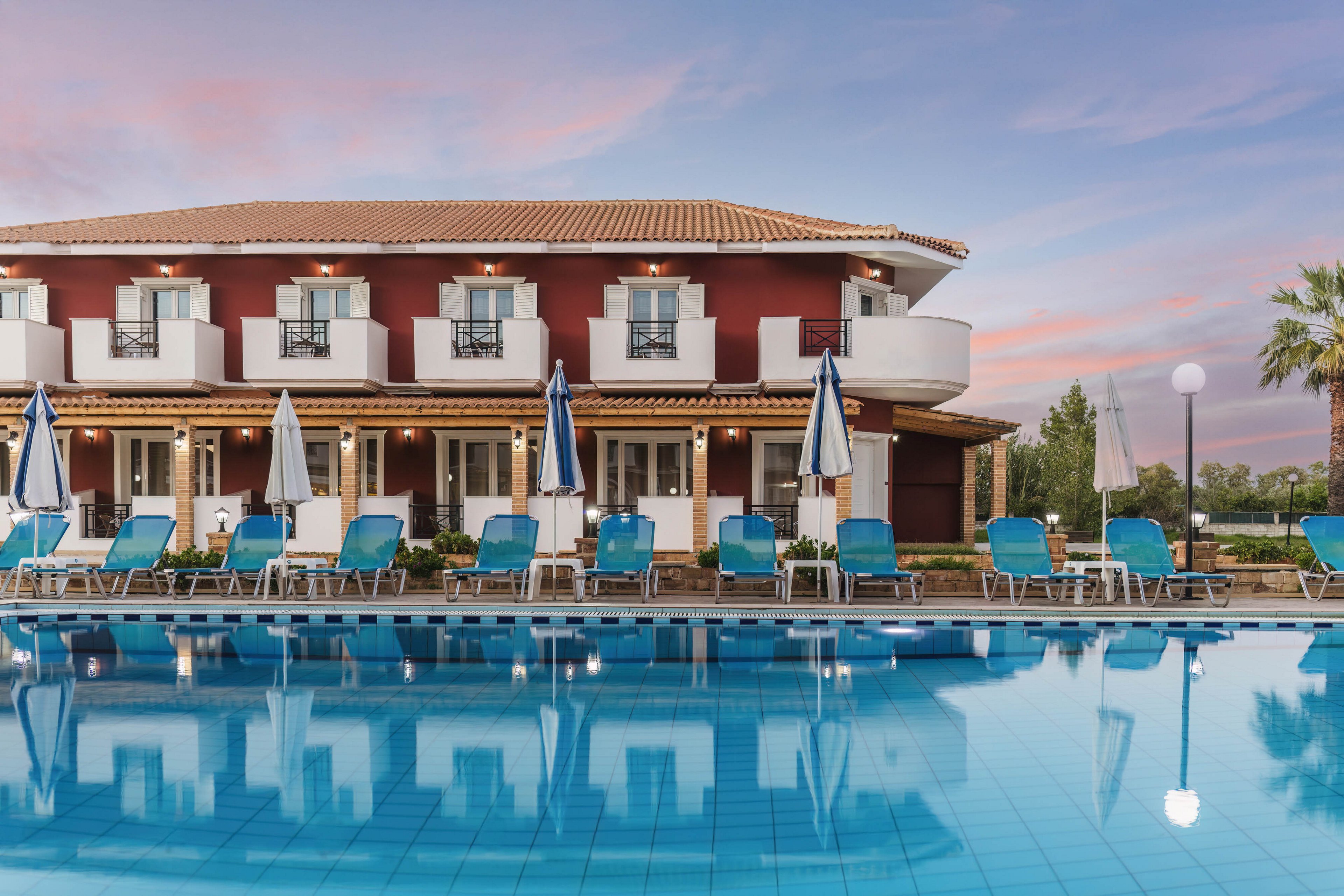 Yakinthos Apartments