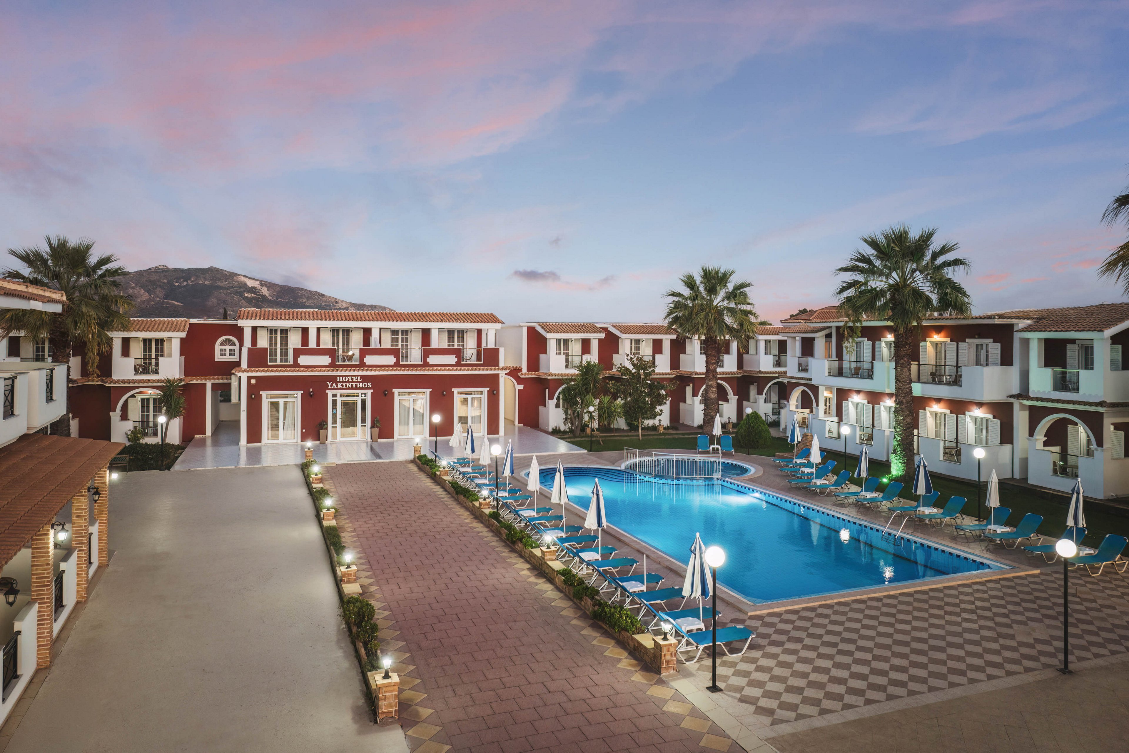 Yakinthos Apartments