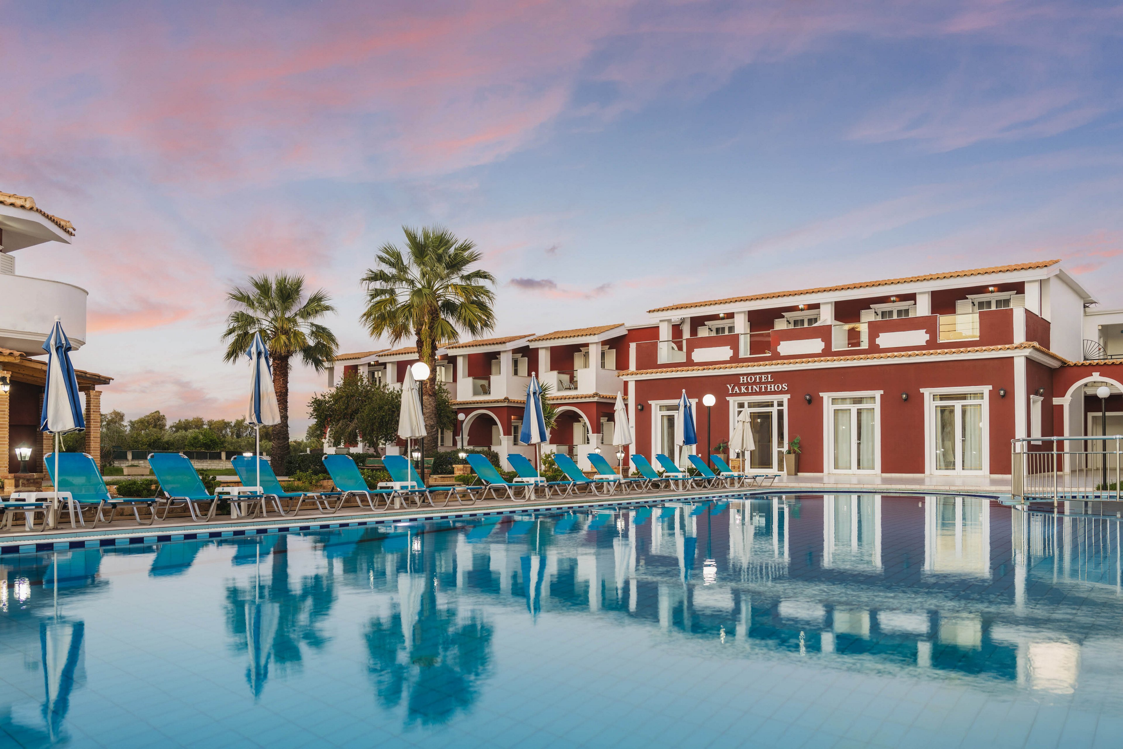 Yakinthos Apartments