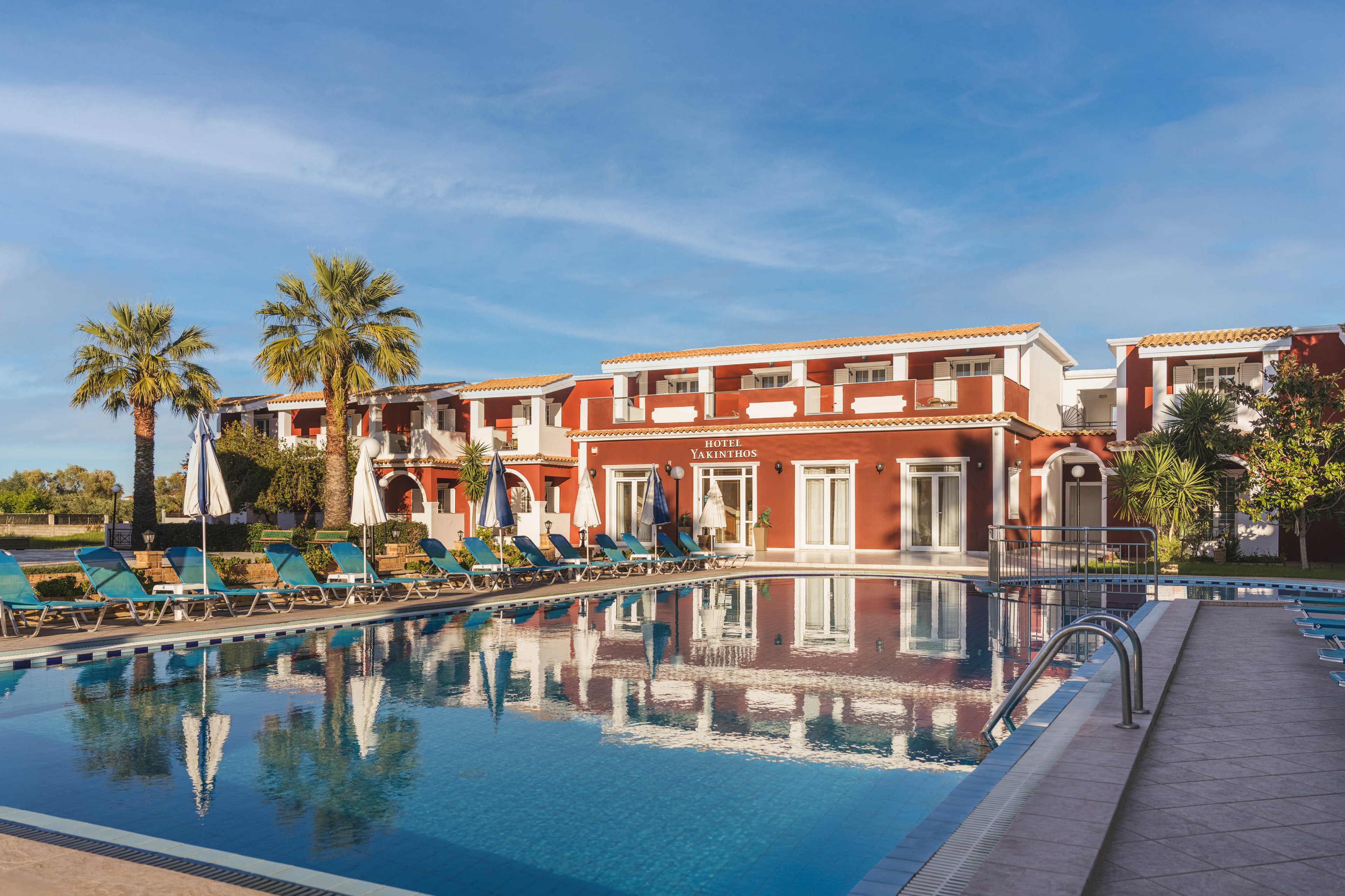 Yakinthos Apartments