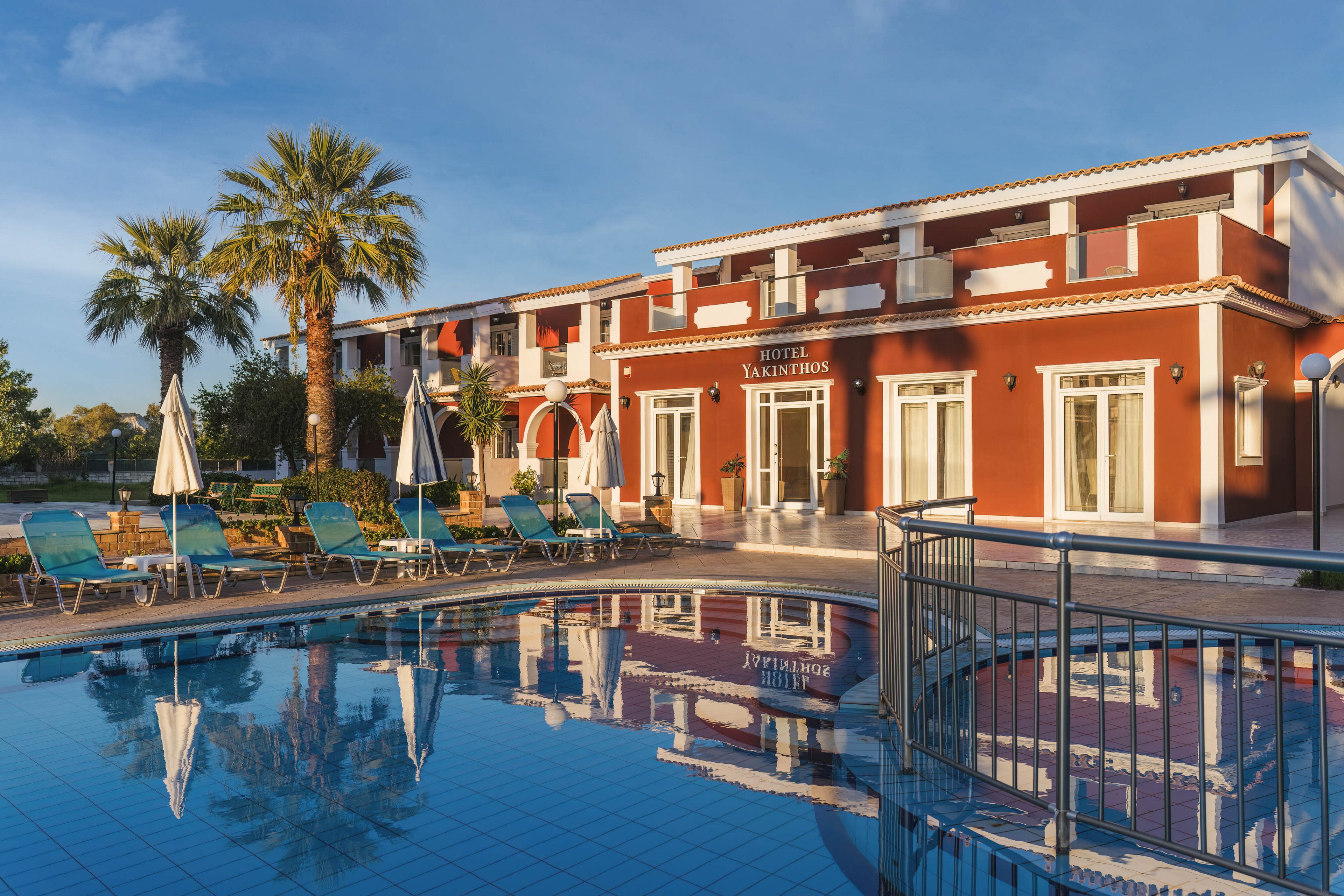 Yakinthos Apartments