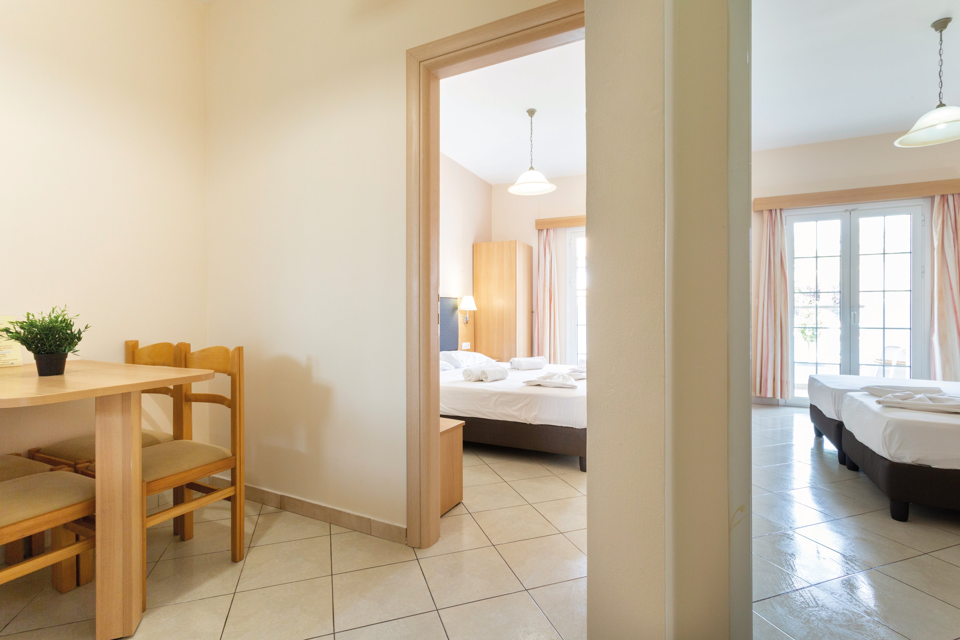 Yakinthos Apartments