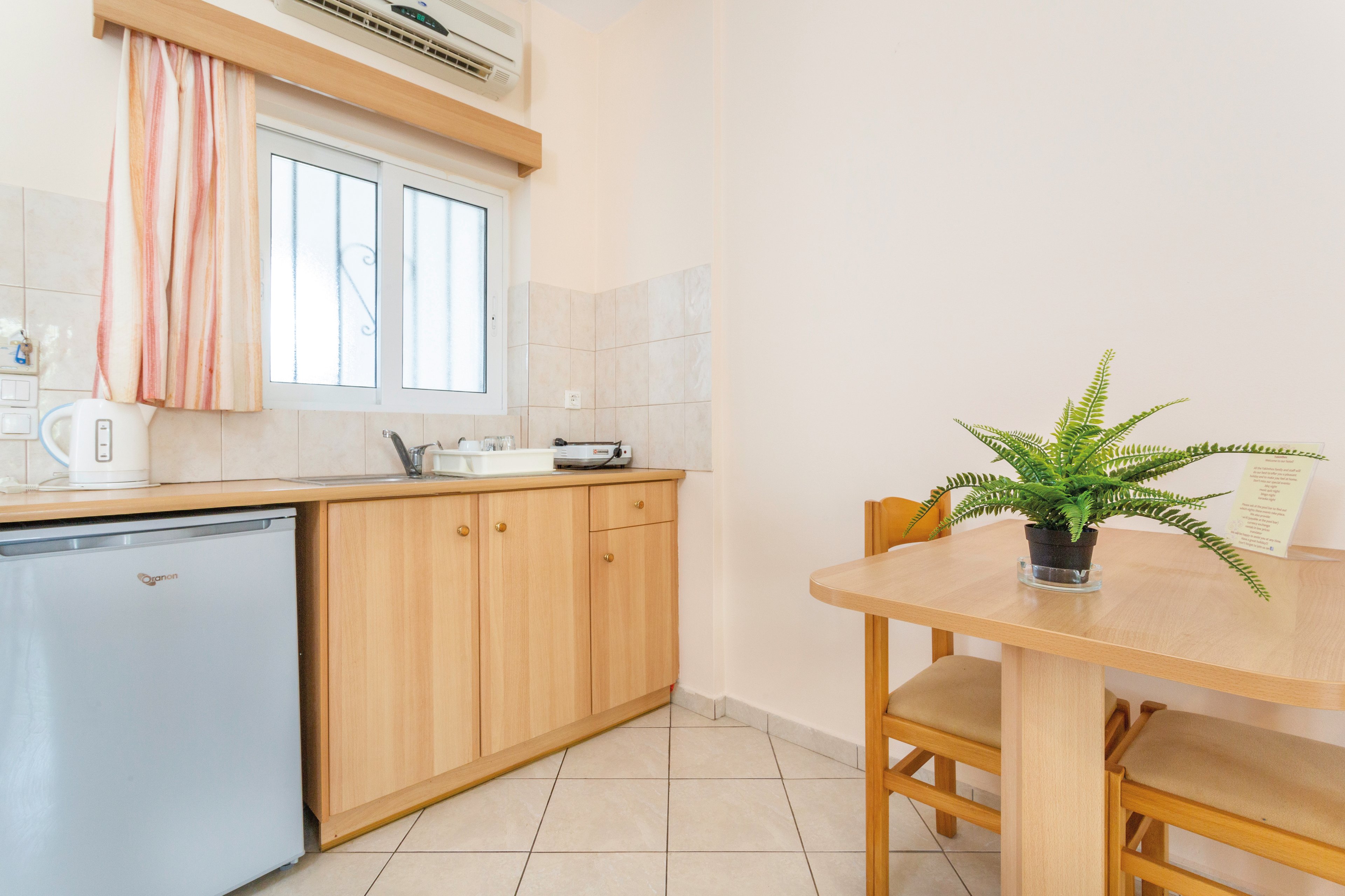 Yakinthos Apartments