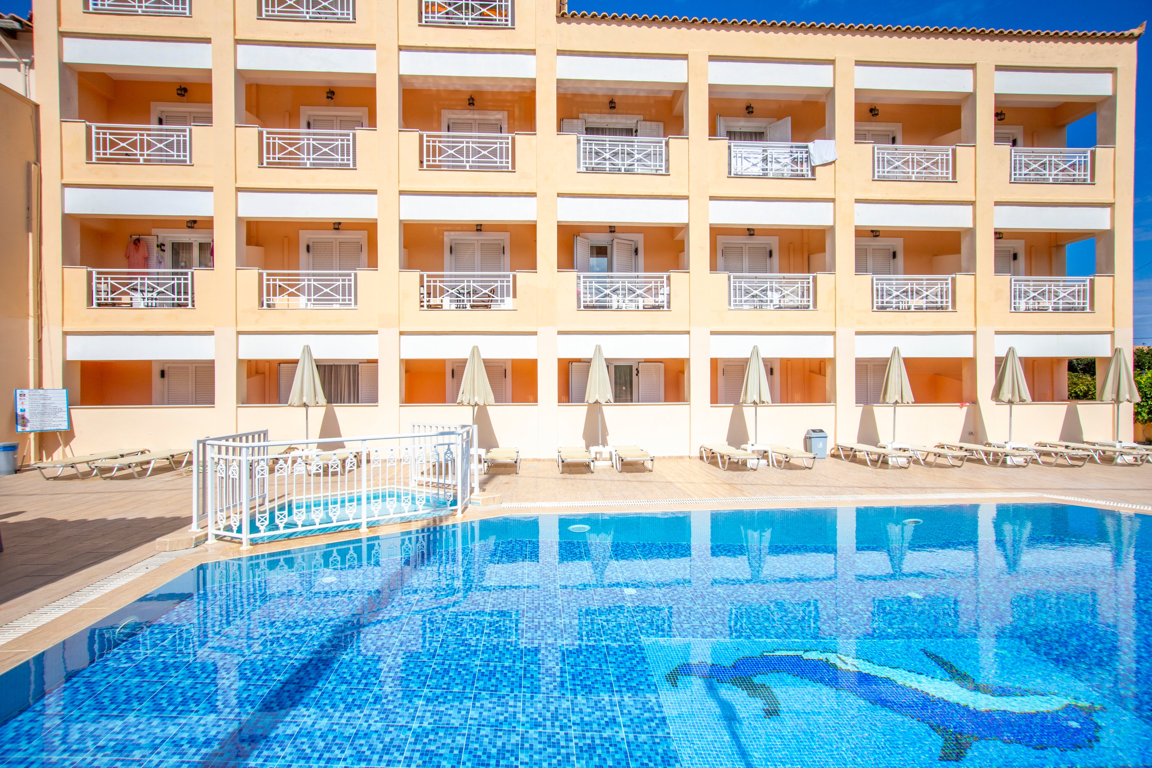 La Sirena Apartments