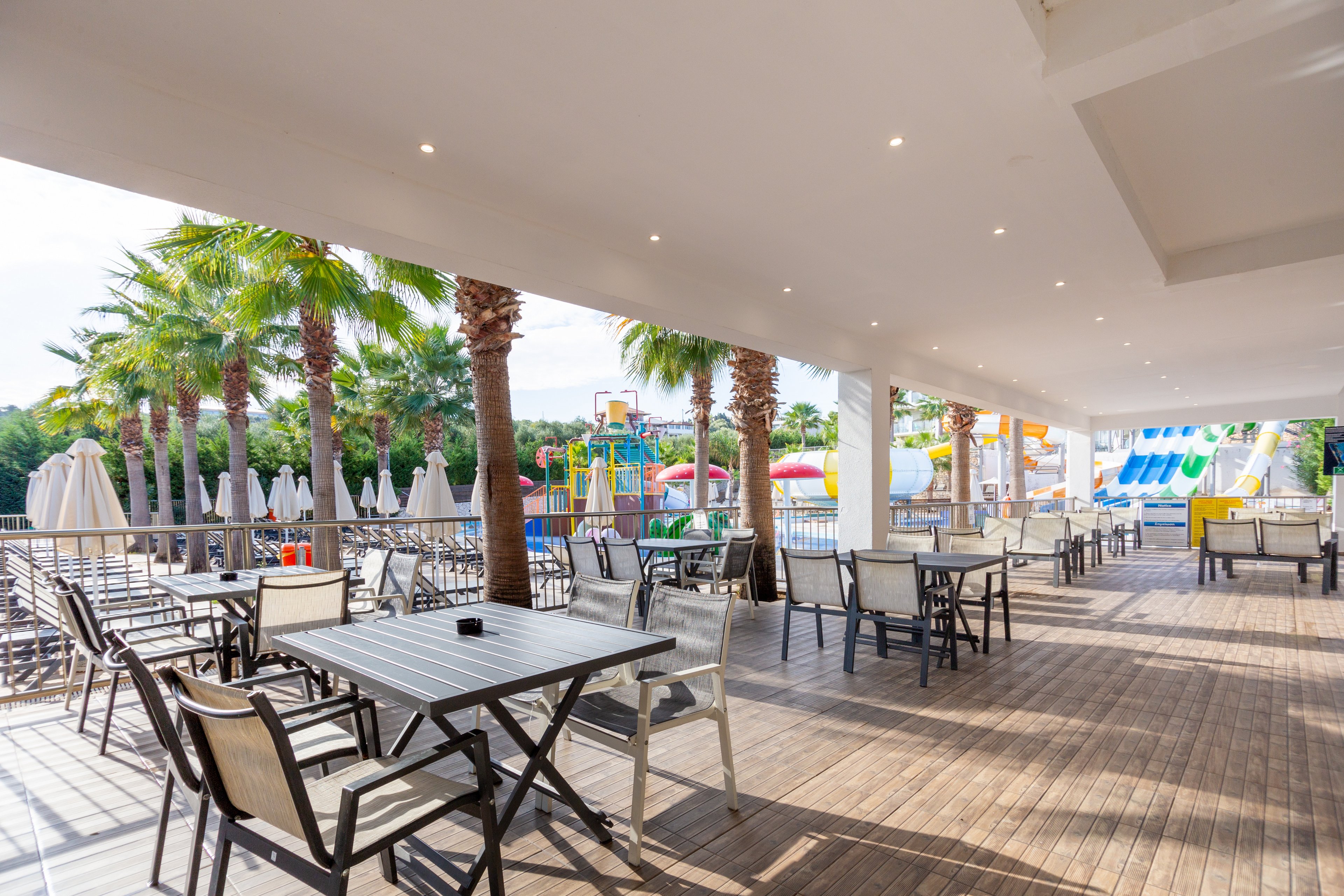 Caretta Paradise & Waterpark