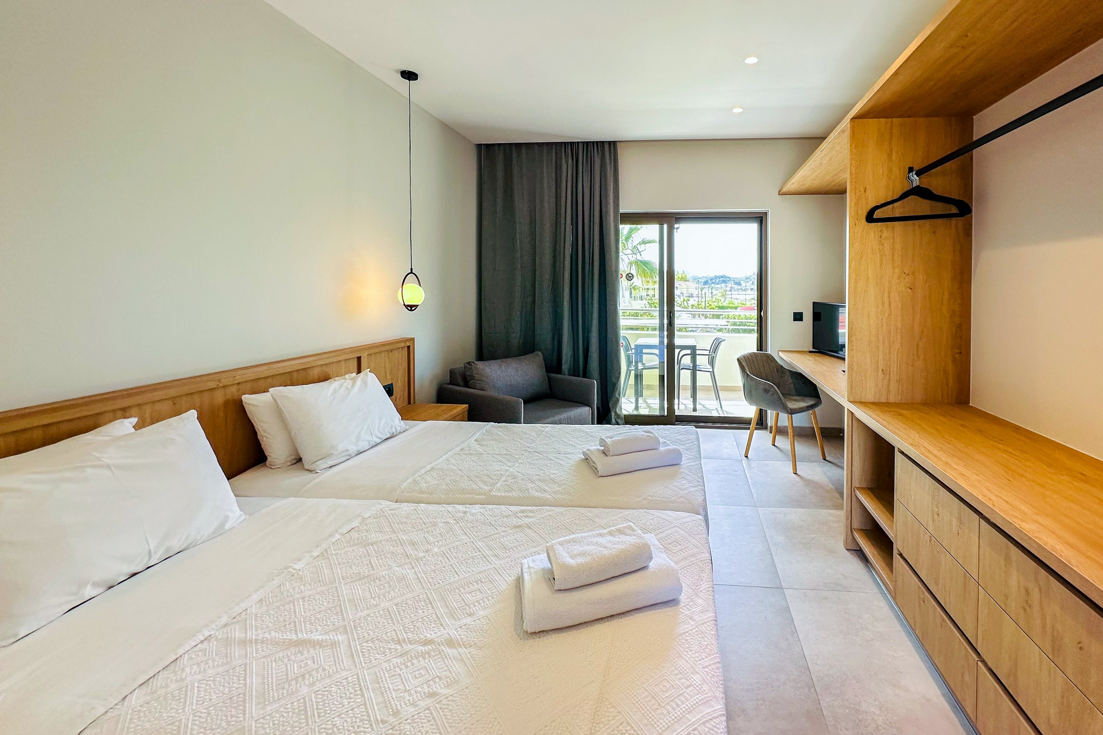 Paradise Apartments & Studios