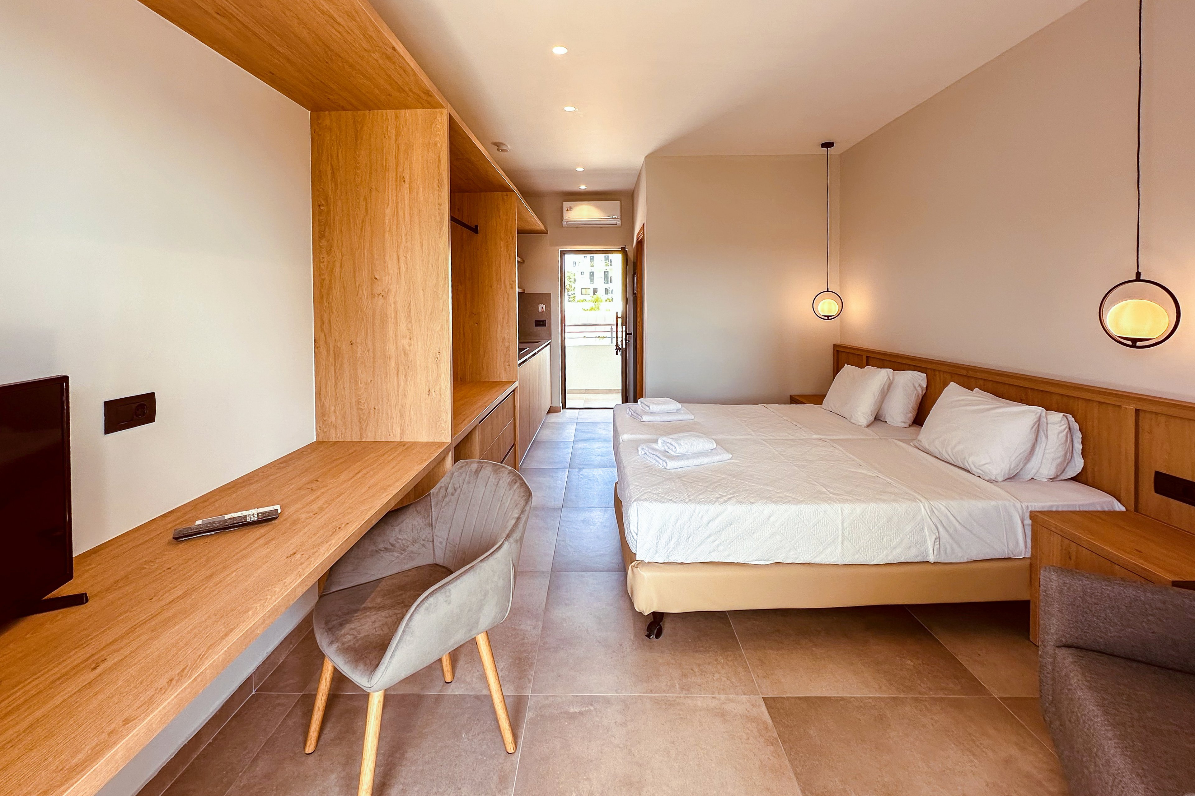 Paradise Apartments & Studios