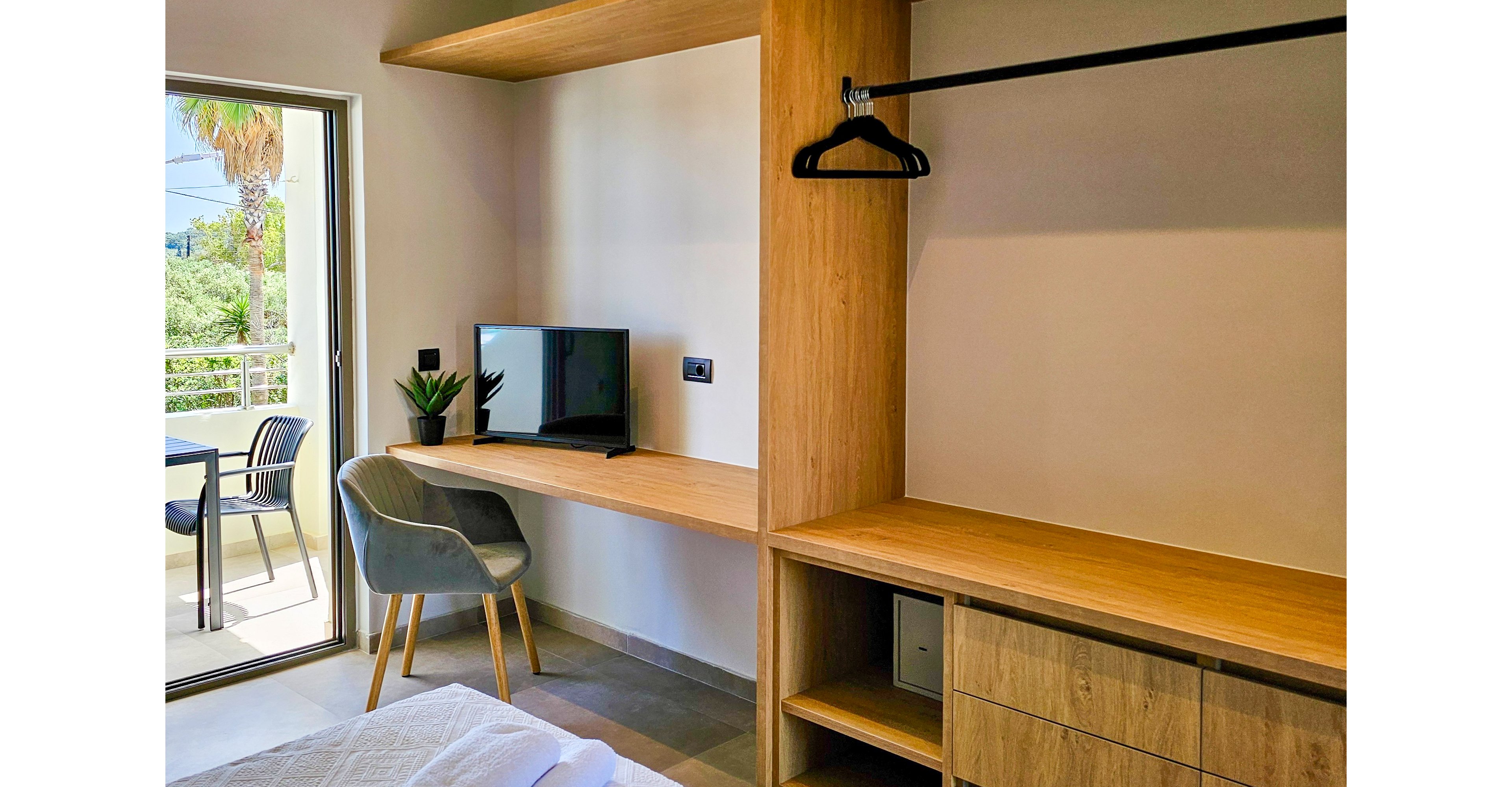 Paradise Apartments & Studios