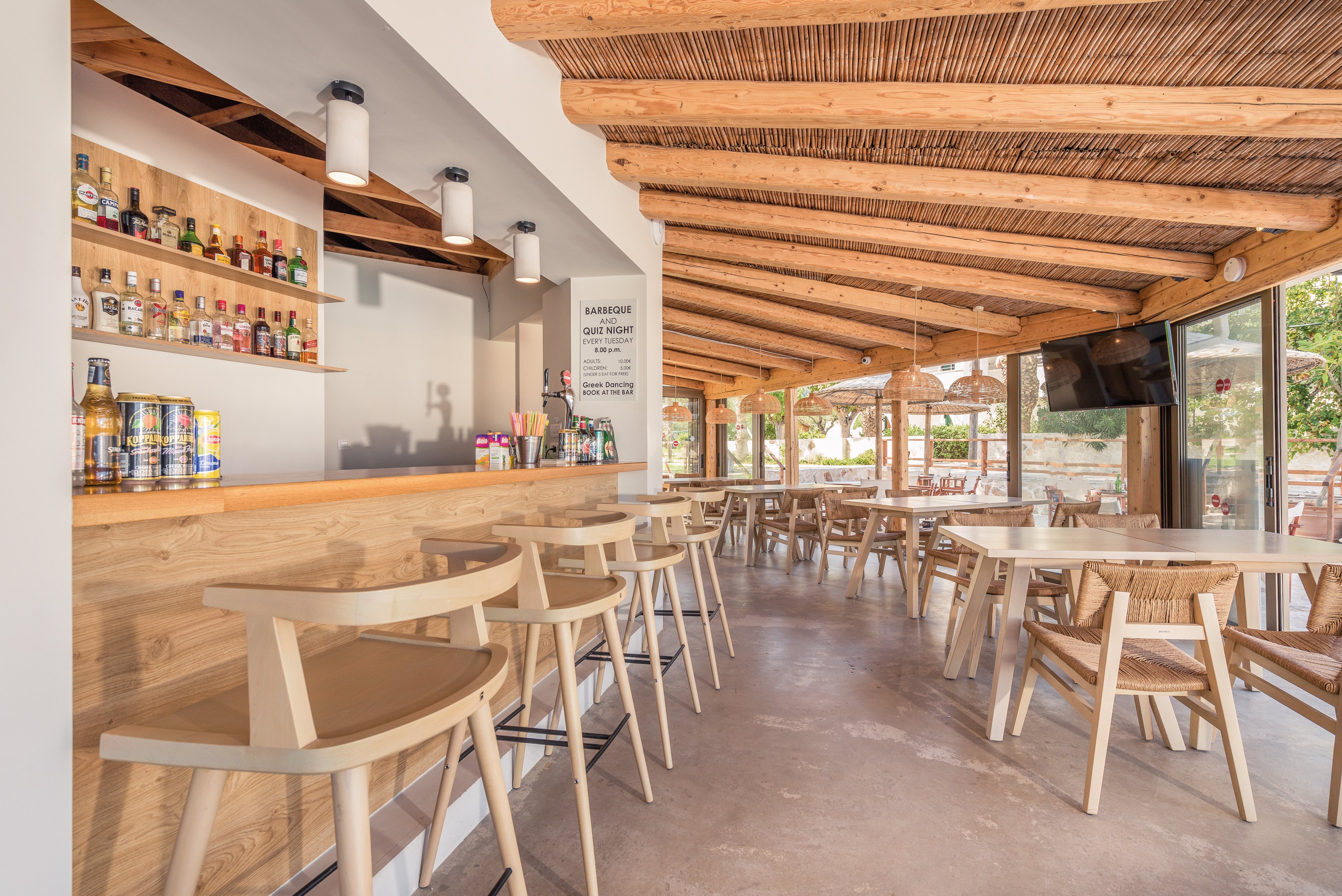 Paradise Apartments & Studios