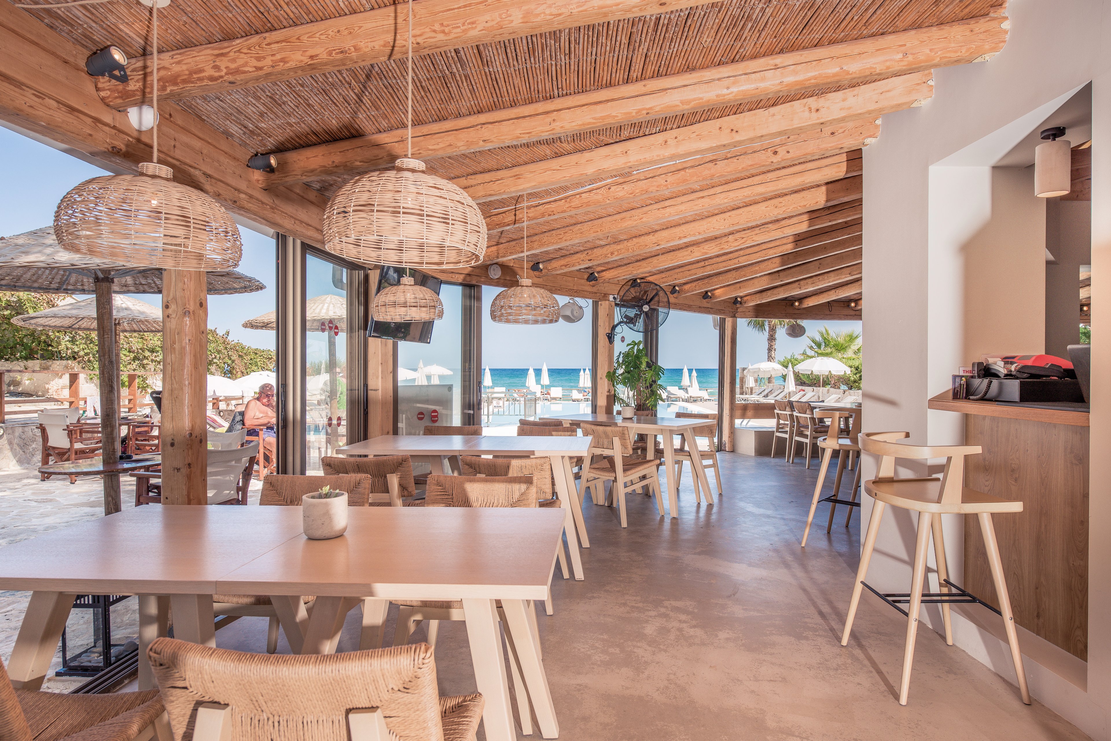 Paradise Apartments & Studios