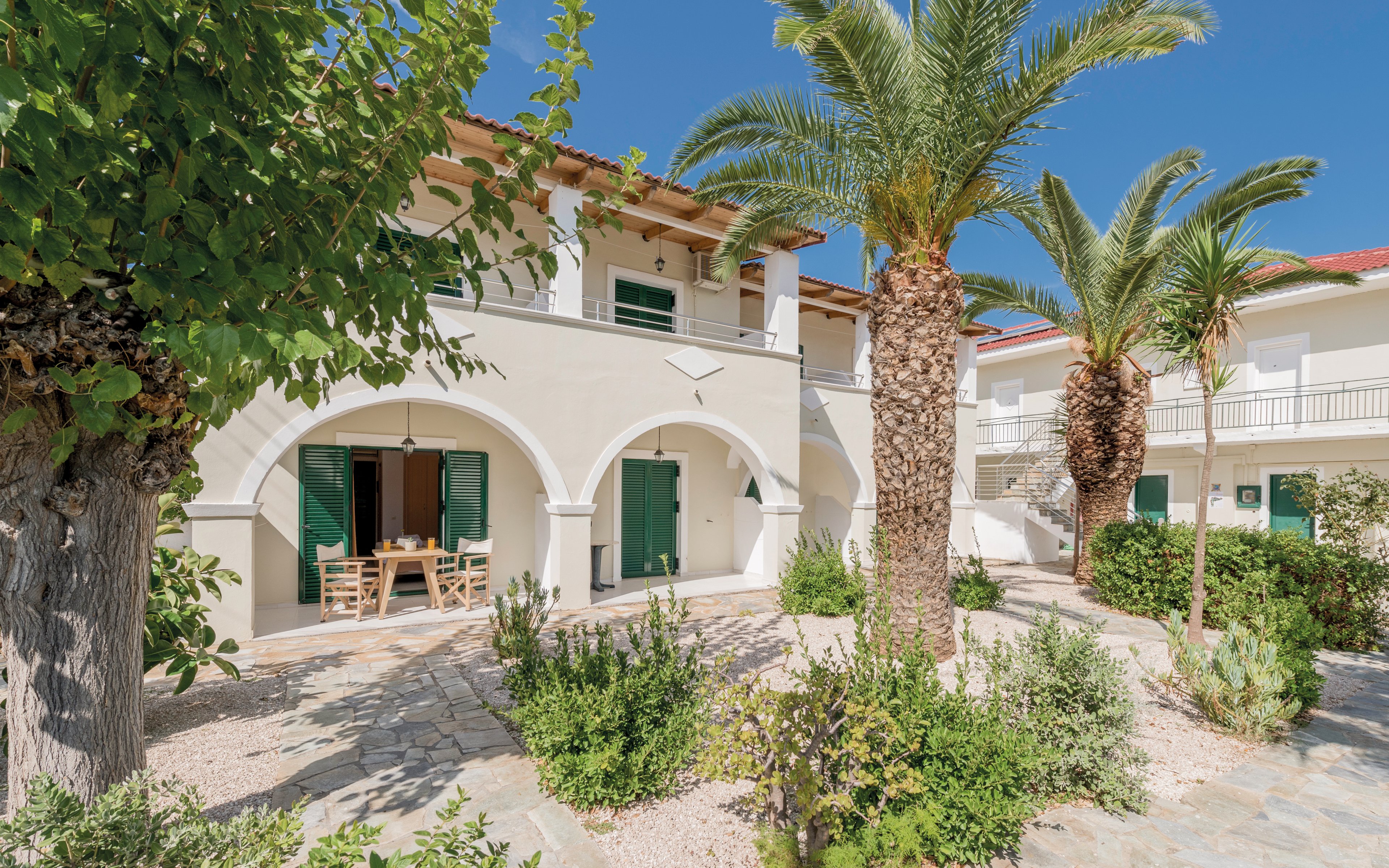 Paradise Apartments & Studios