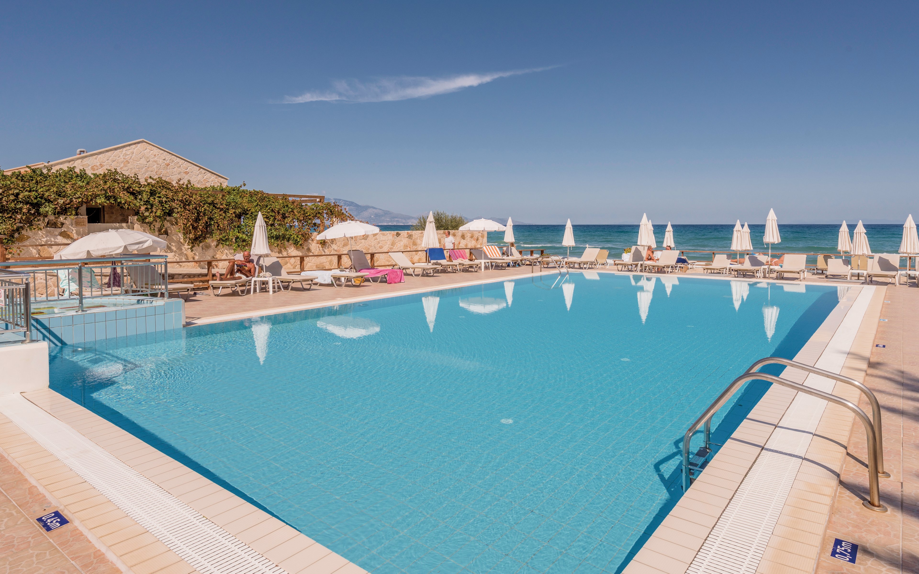 Paradise Apartments & Studios