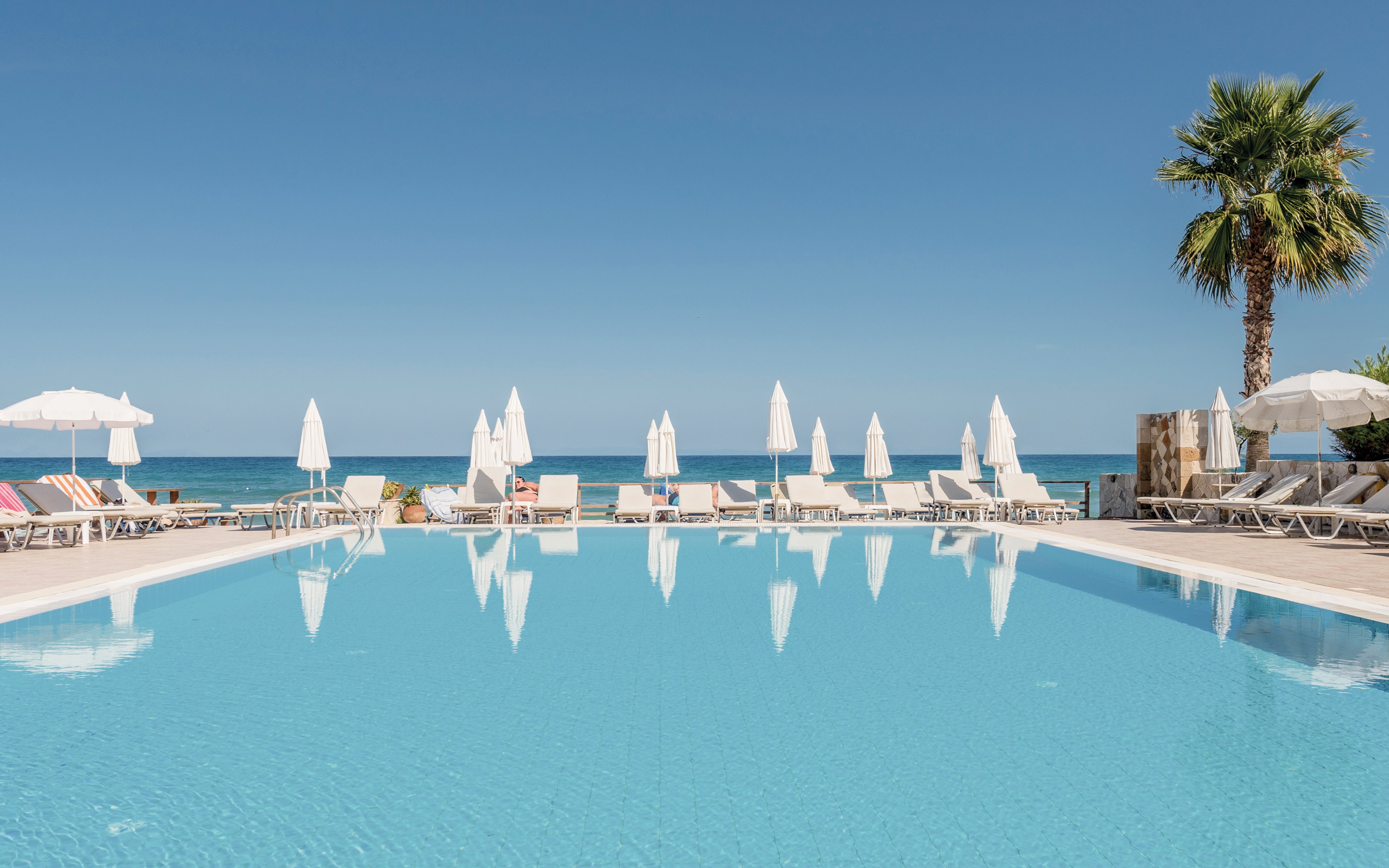 Paradise Apartments & Studios