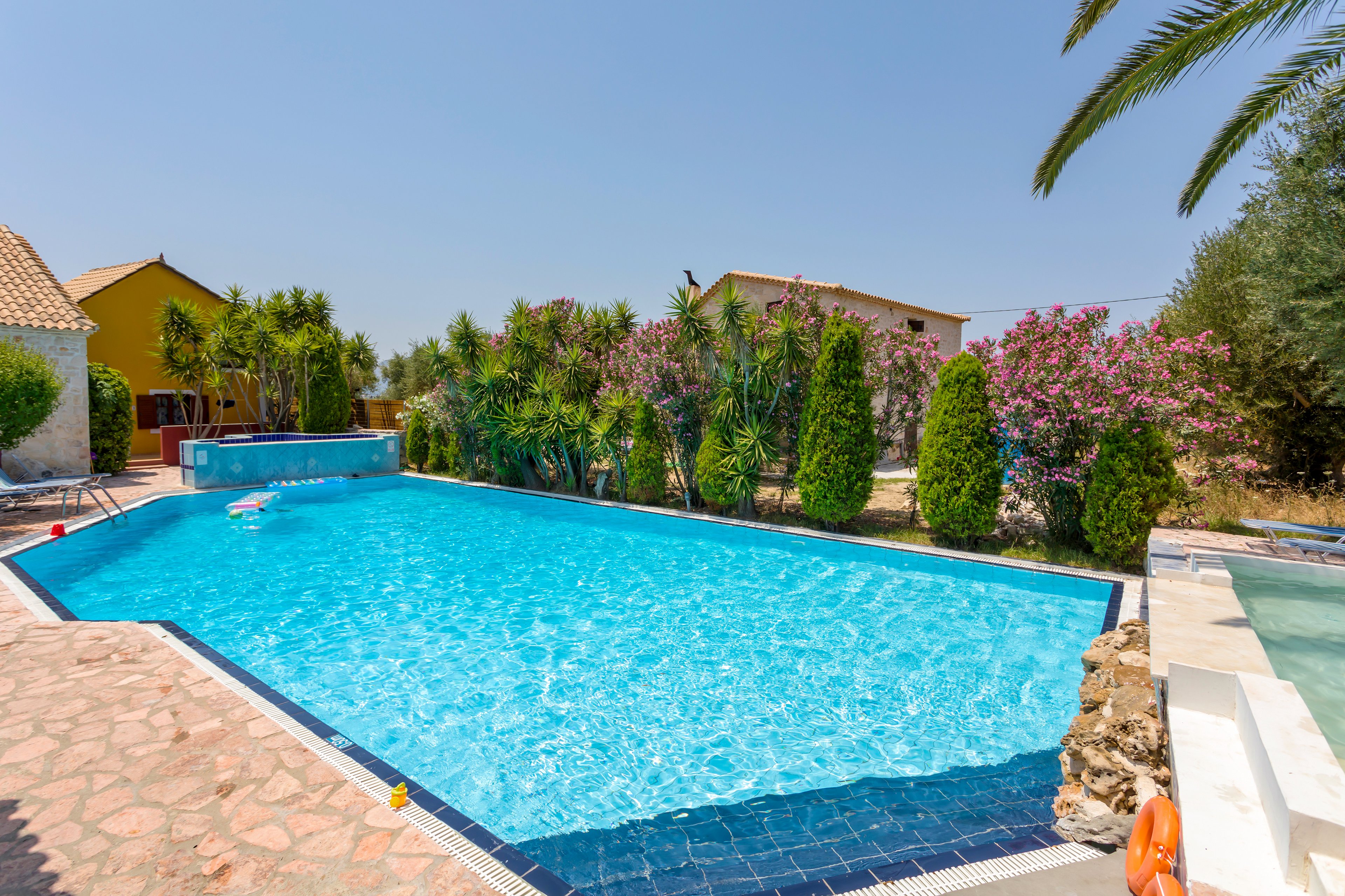 Garden of Eden Kalamaki