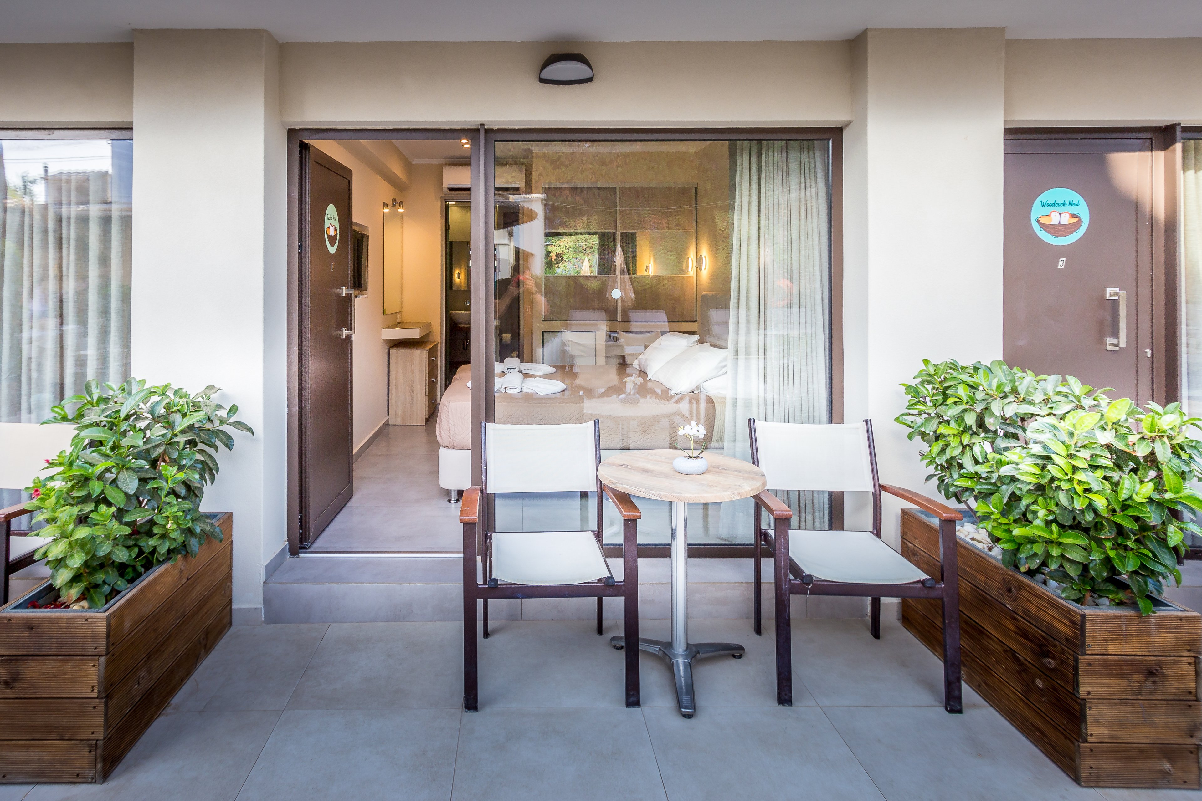 Paradise Hotel & Bar