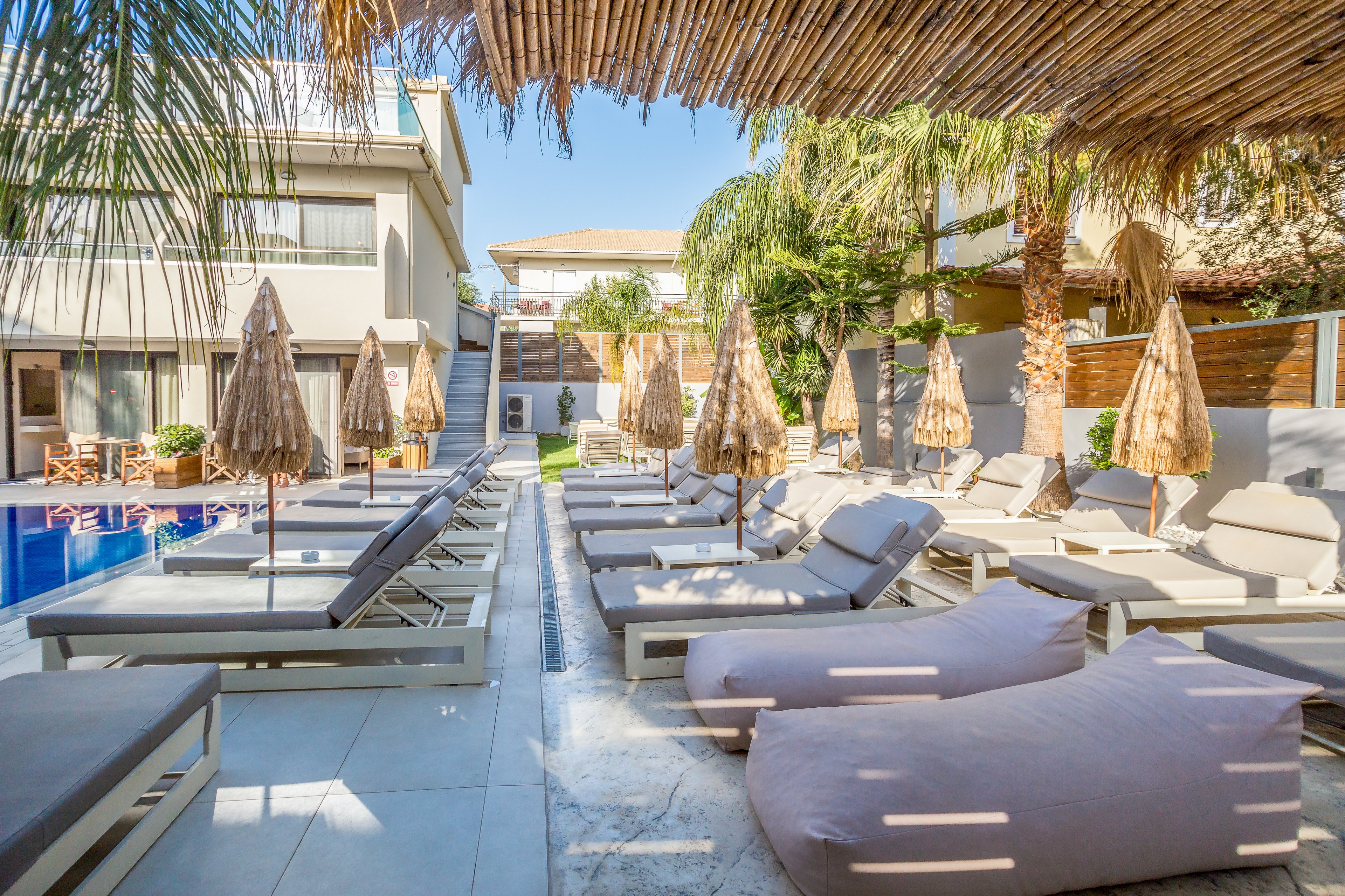 Paradise Hotel & Bar