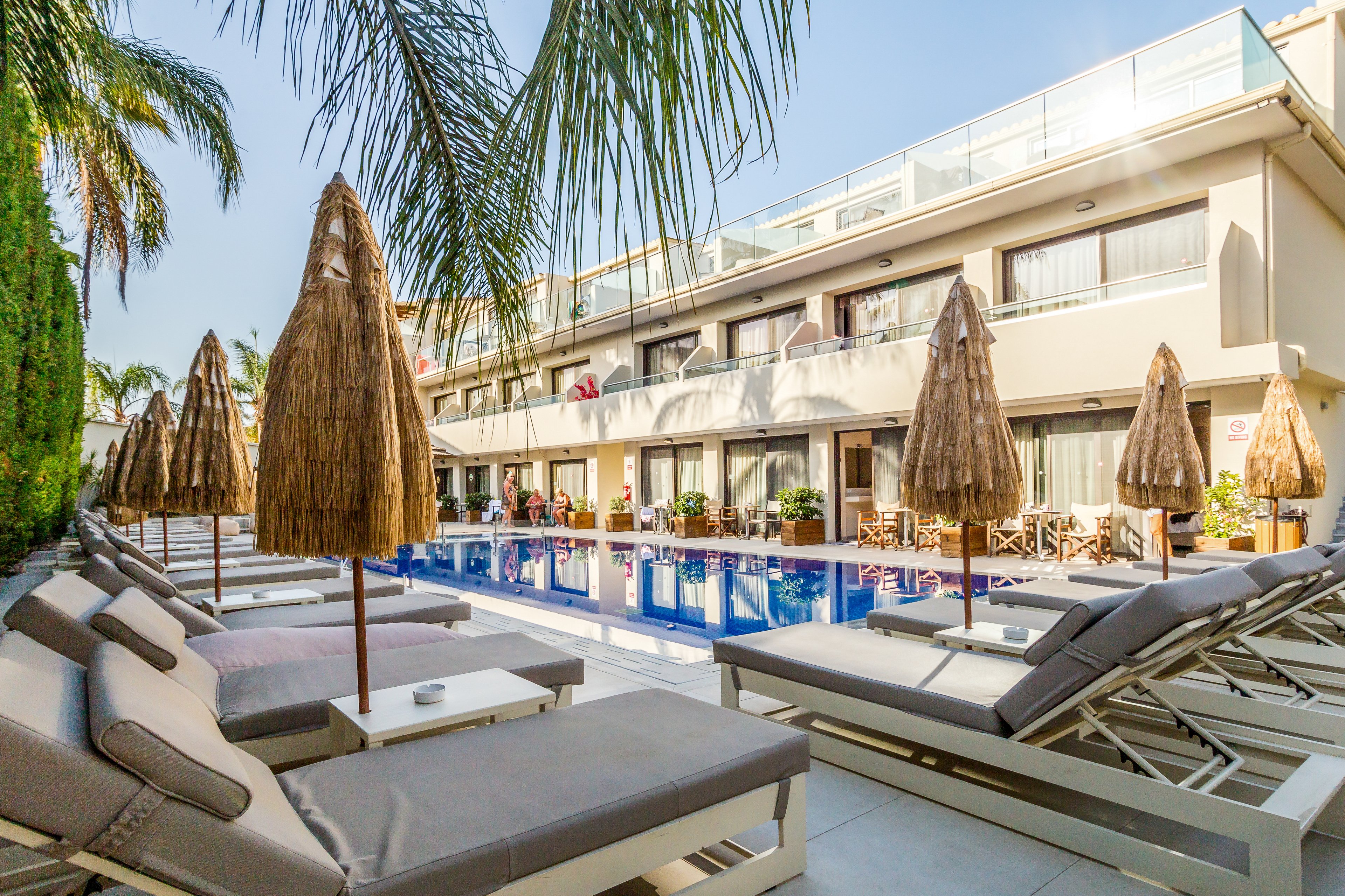 Paradise Hotel & Bar