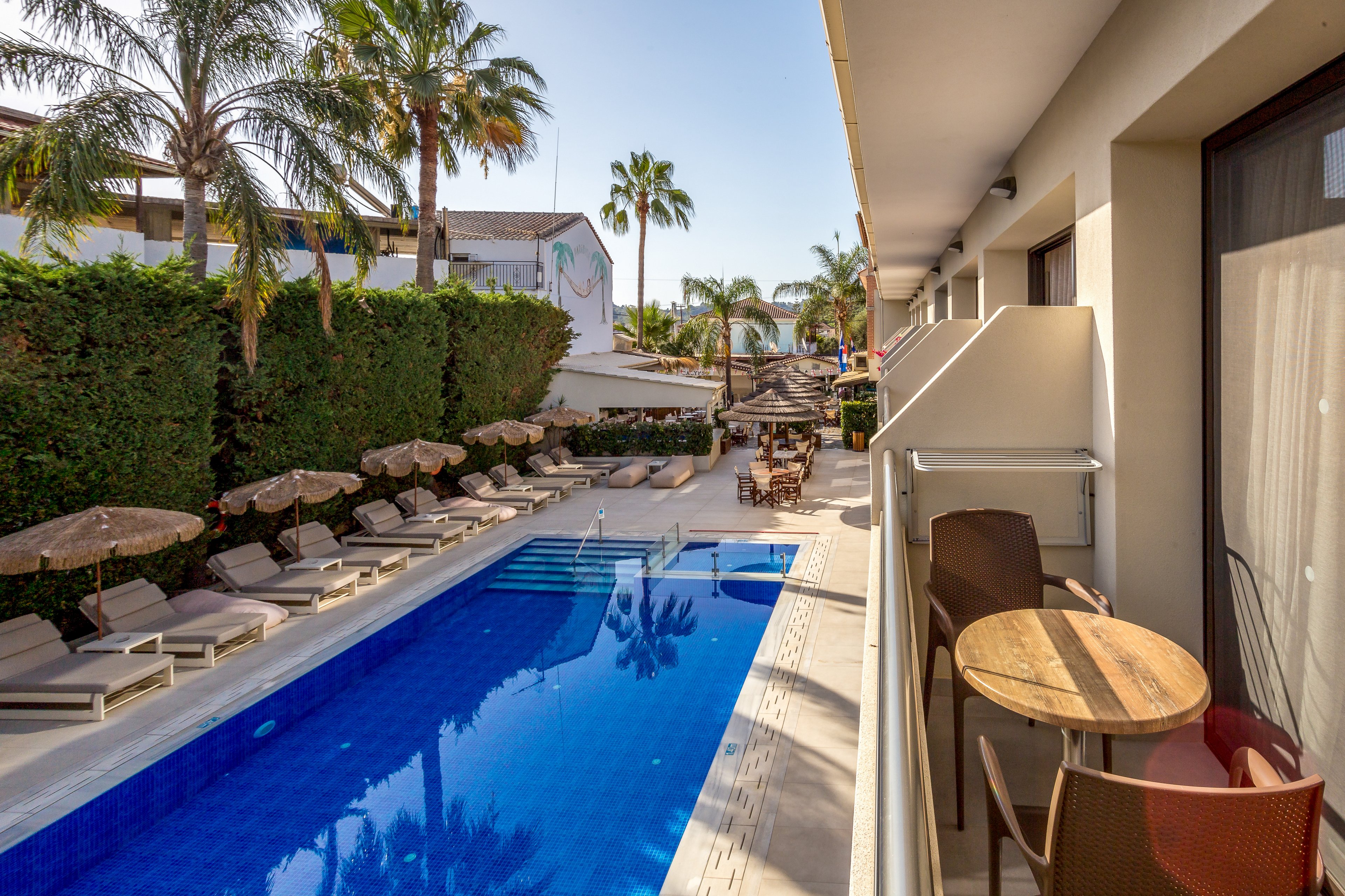 Paradise Hotel & Bar