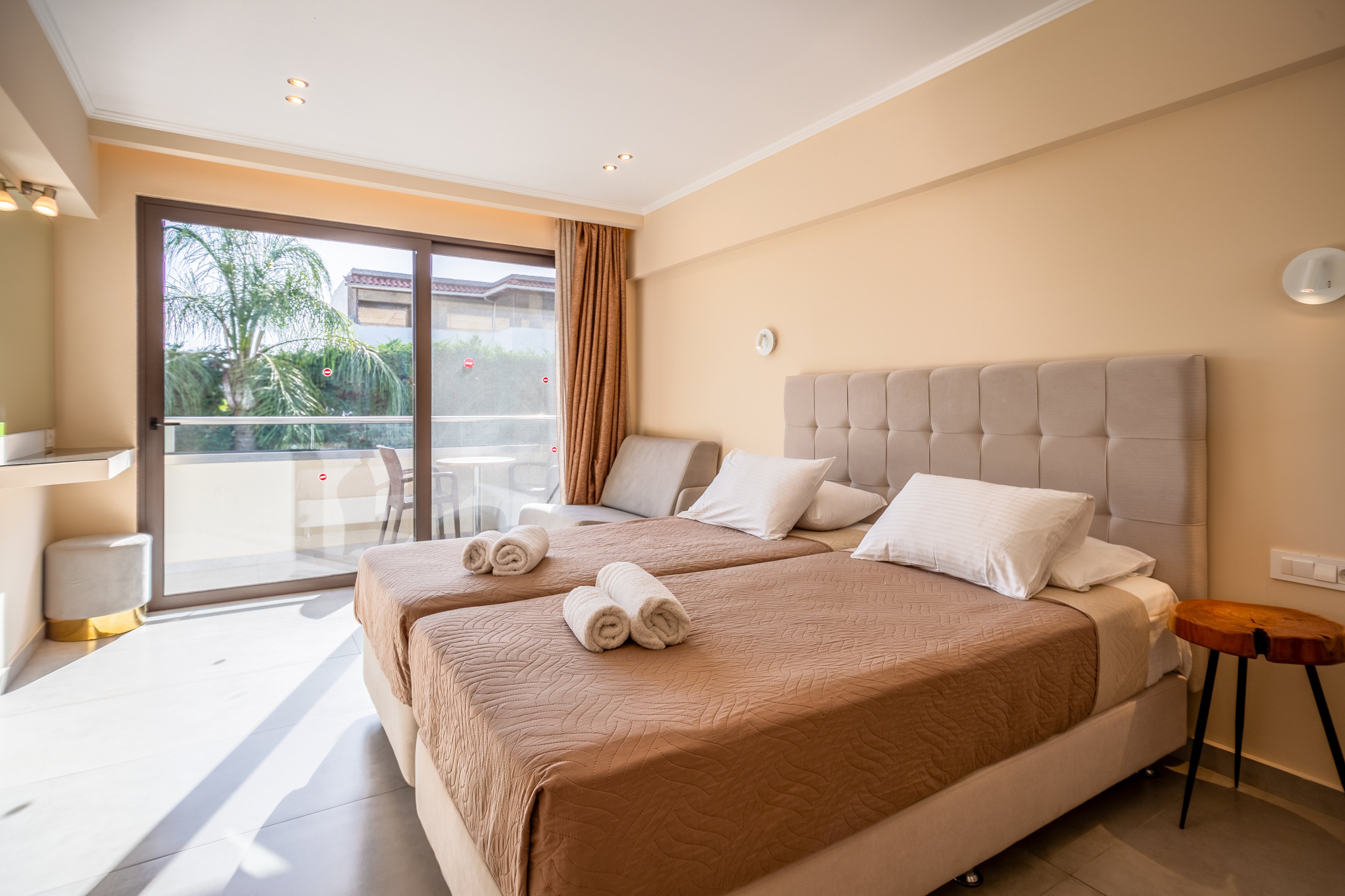 Paradise Hotel & Bar