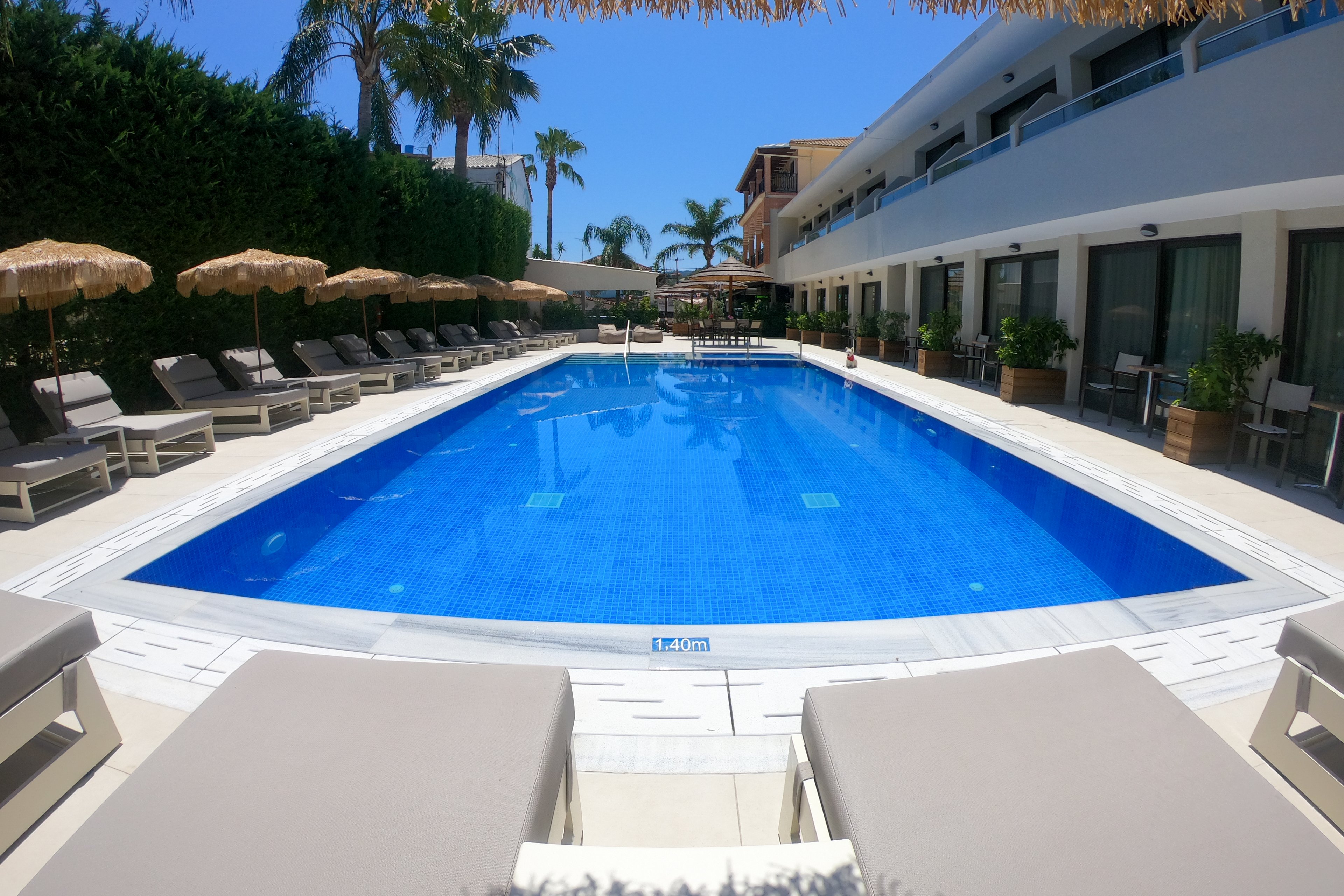 Paradise Hotel & Bar