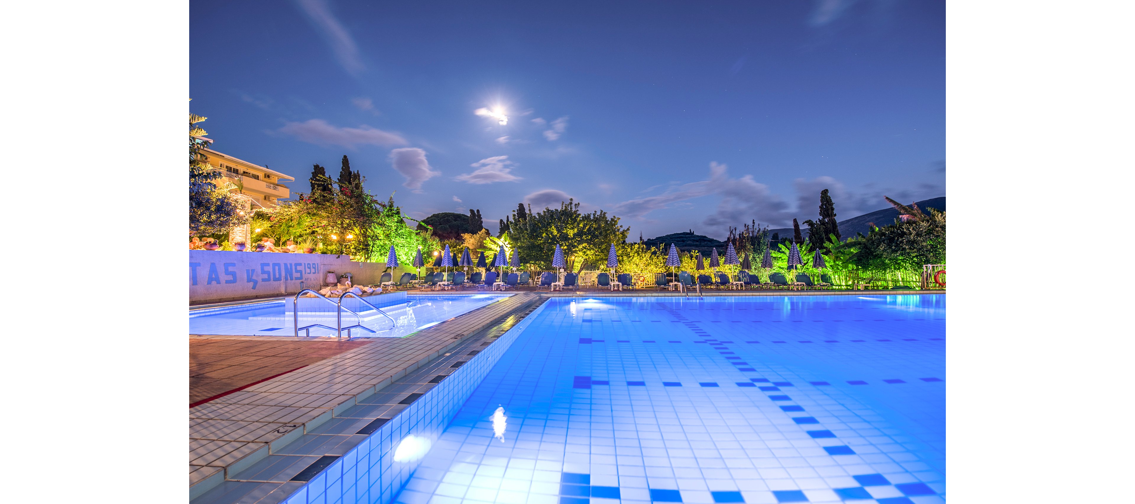 Koukounaria Hotel & Suites