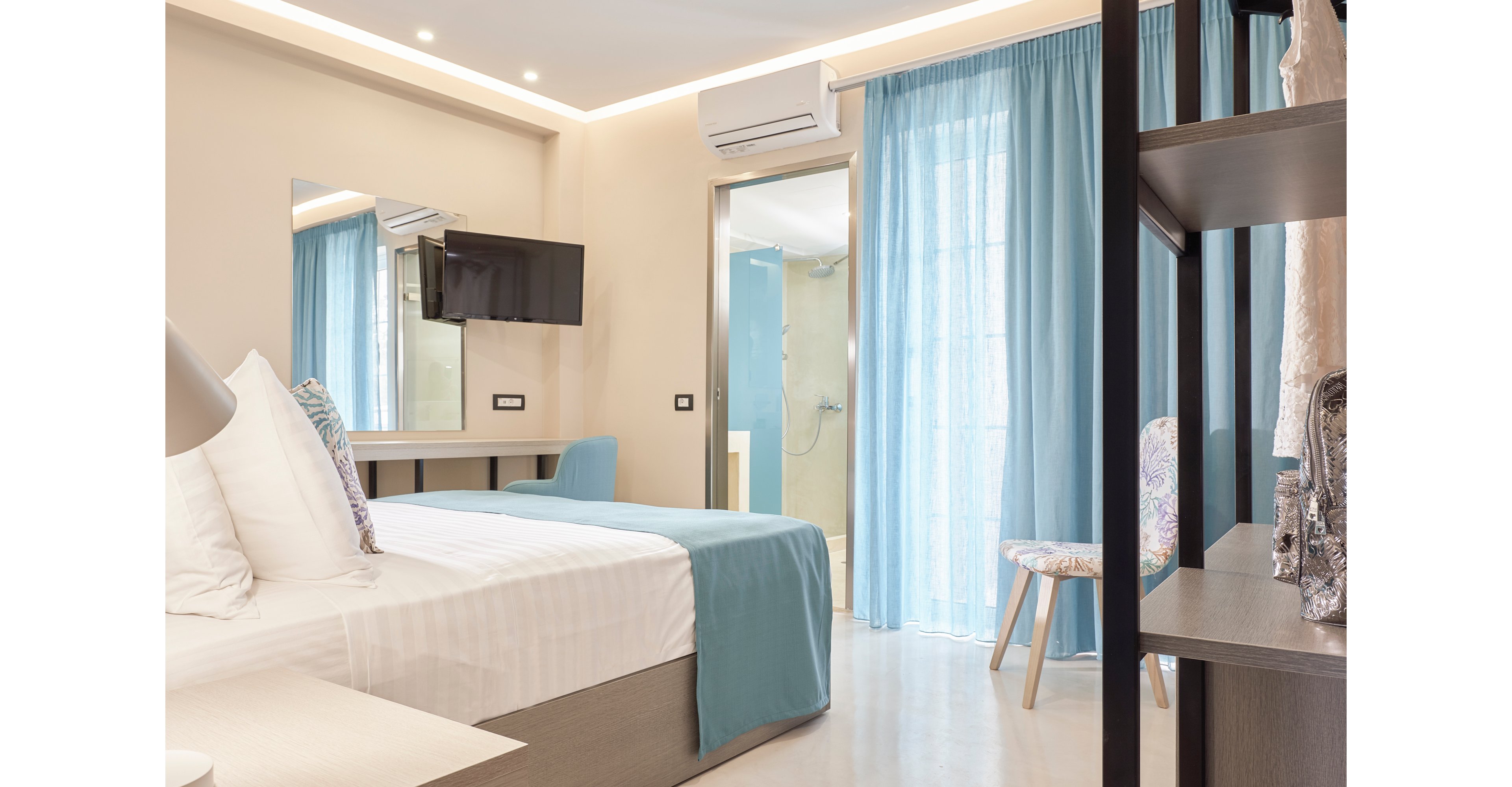 Koukounaria Hotel & Suites