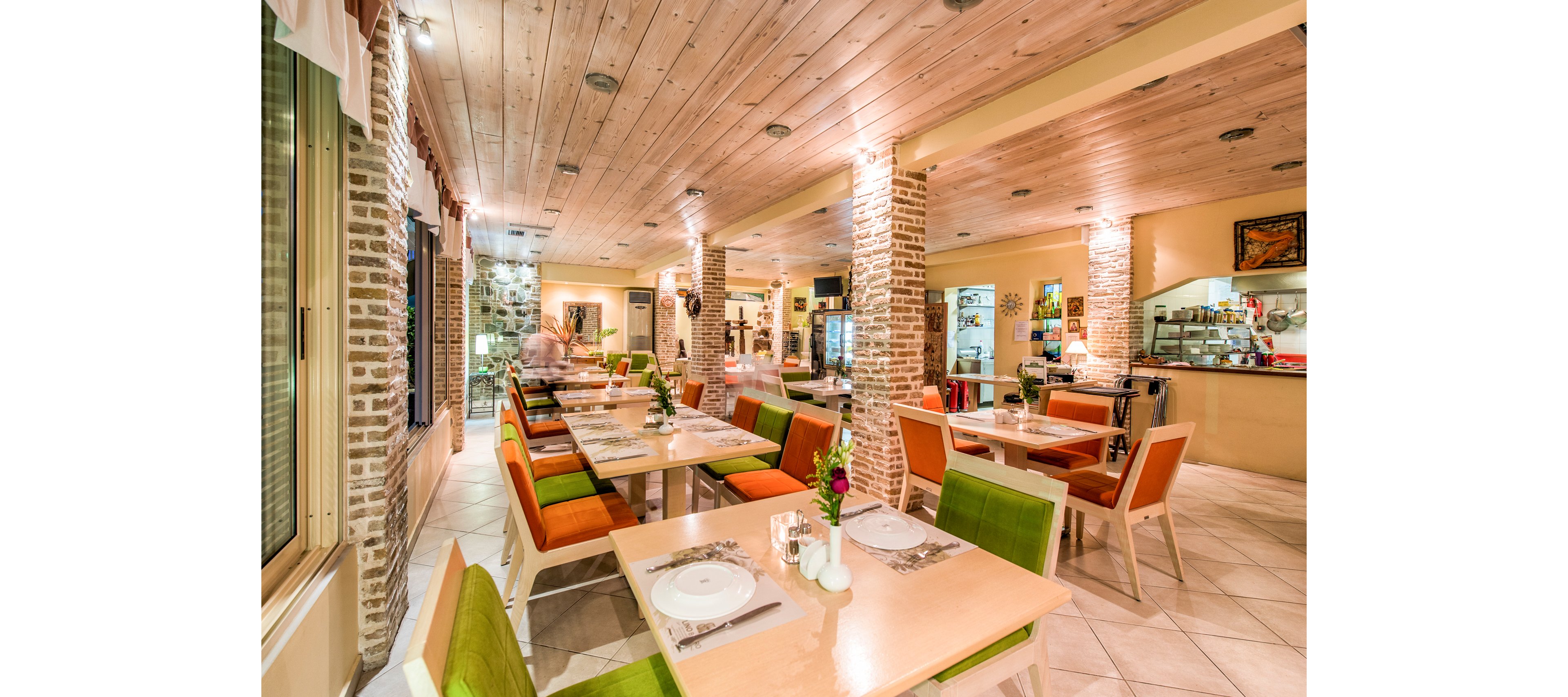 Koukounaria Hotel & Suites