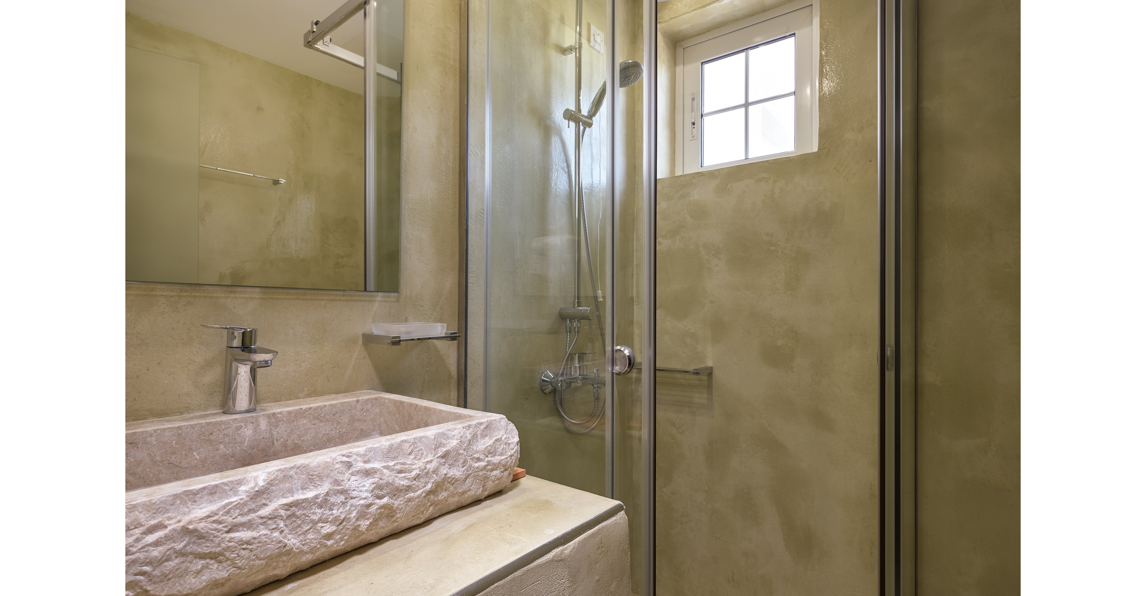 Koukounaria Hotel & Suites