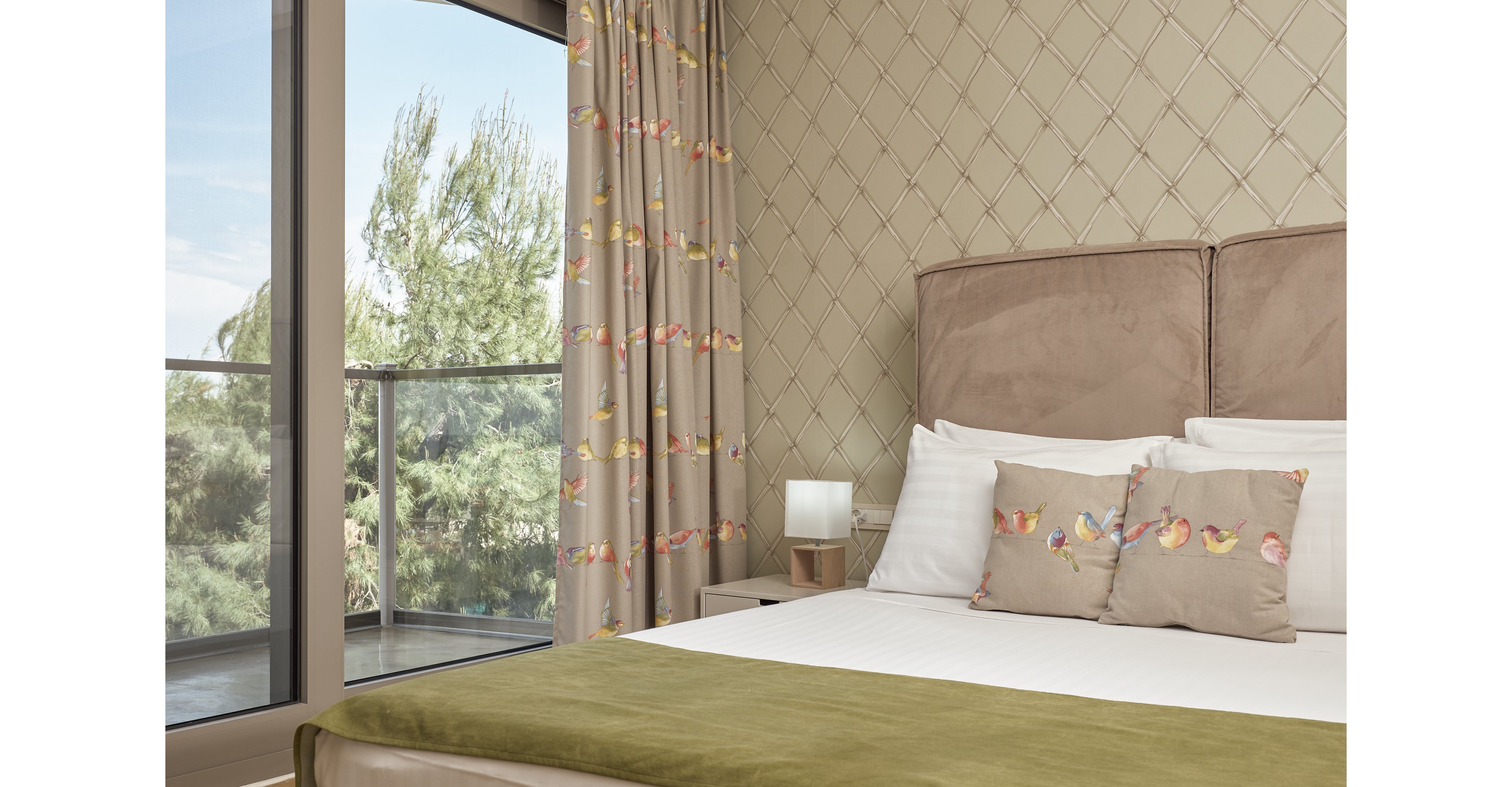 Koukounaria Hotel & Suites