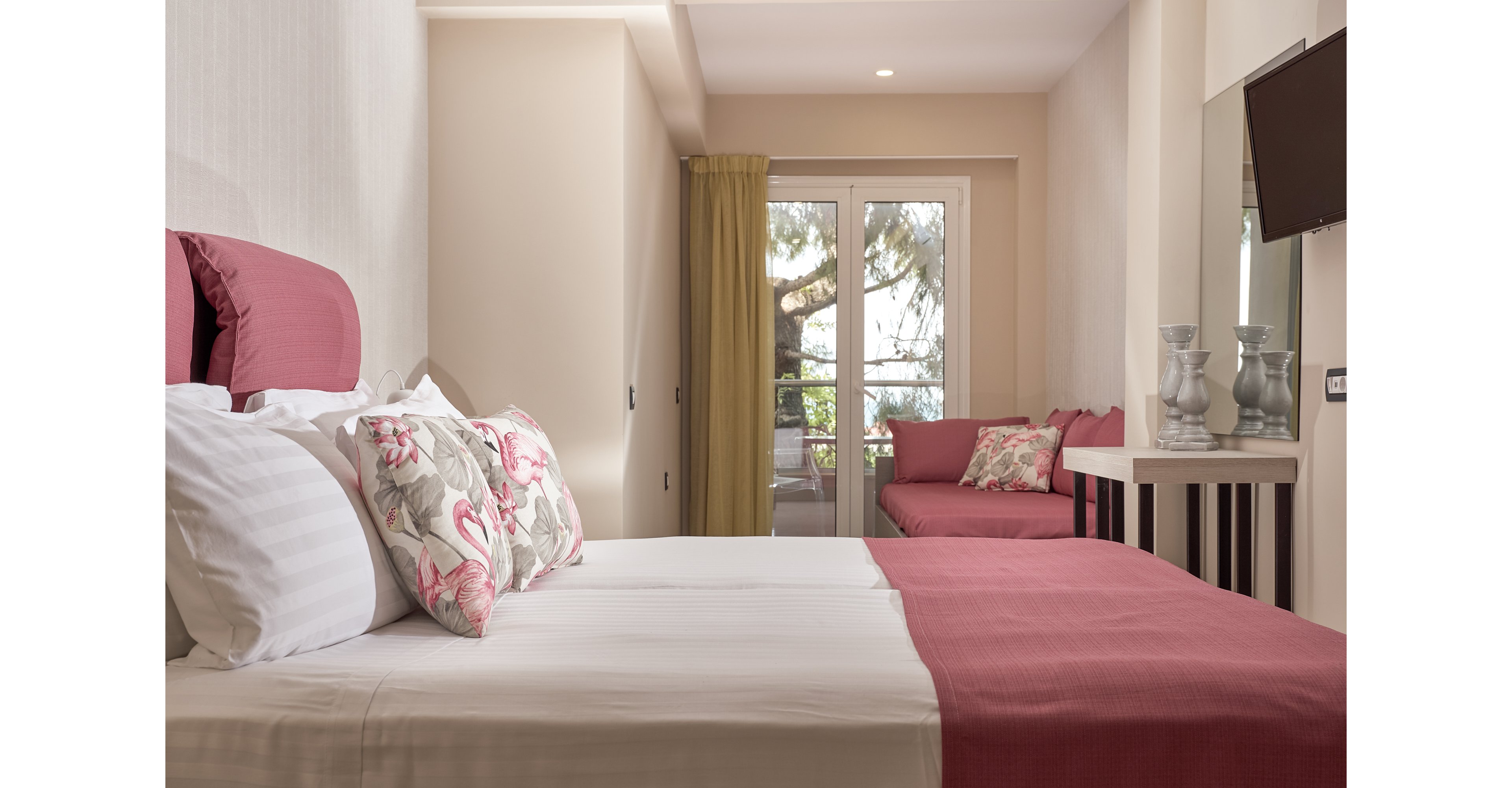 Koukounaria Hotel & Suites