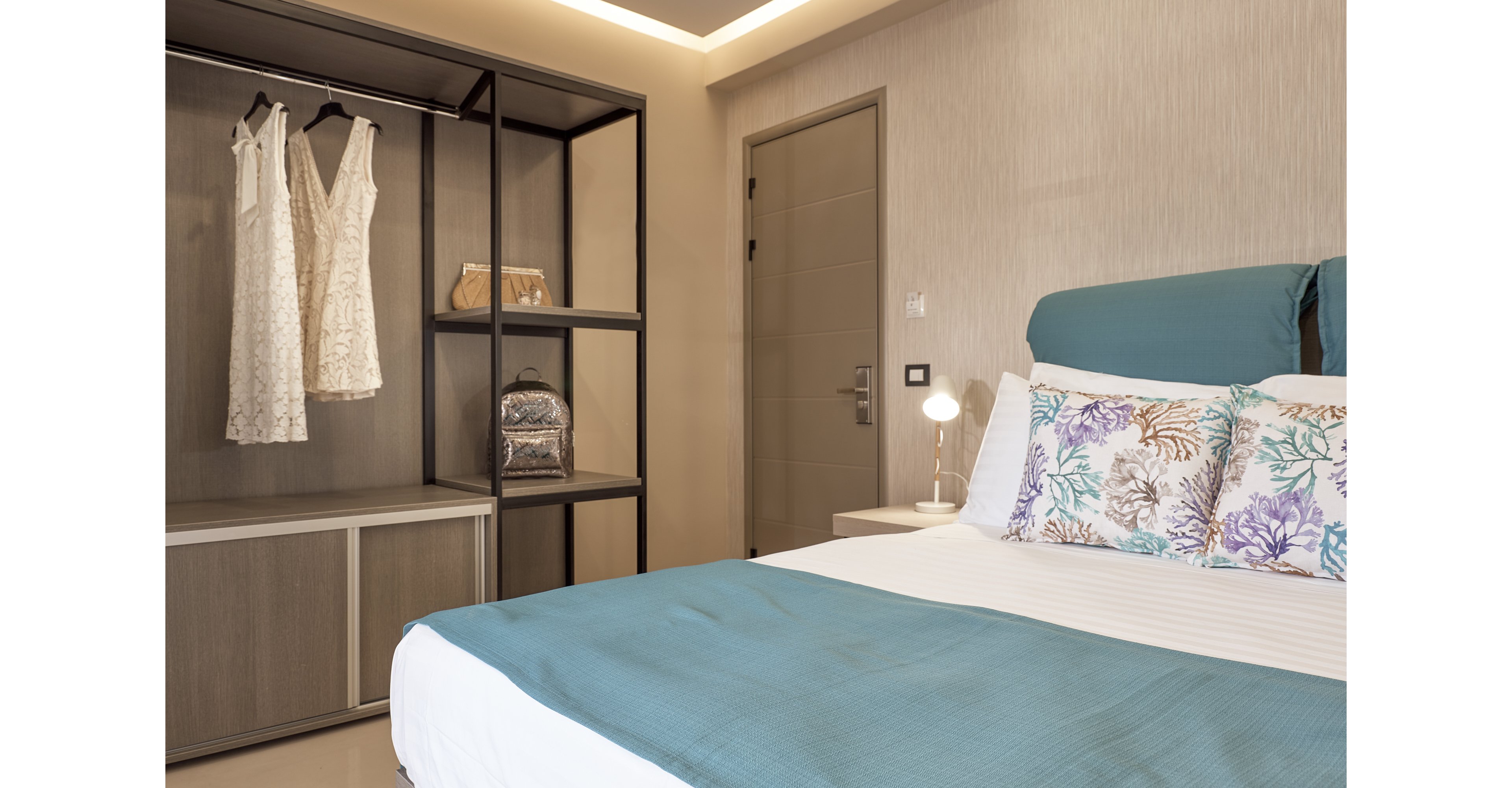 Koukounaria Hotel & Suites