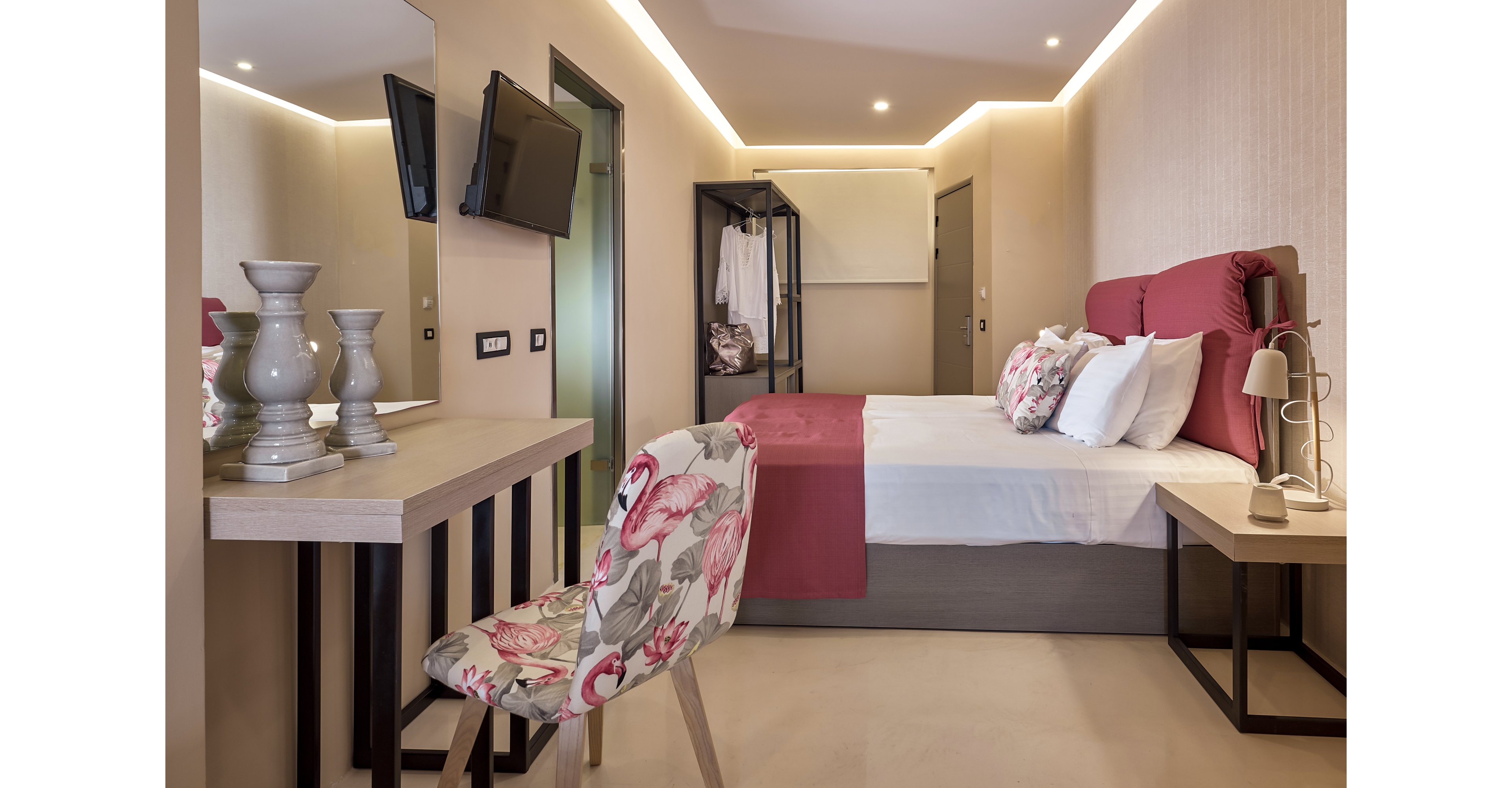 Koukounaria Hotel & Suites