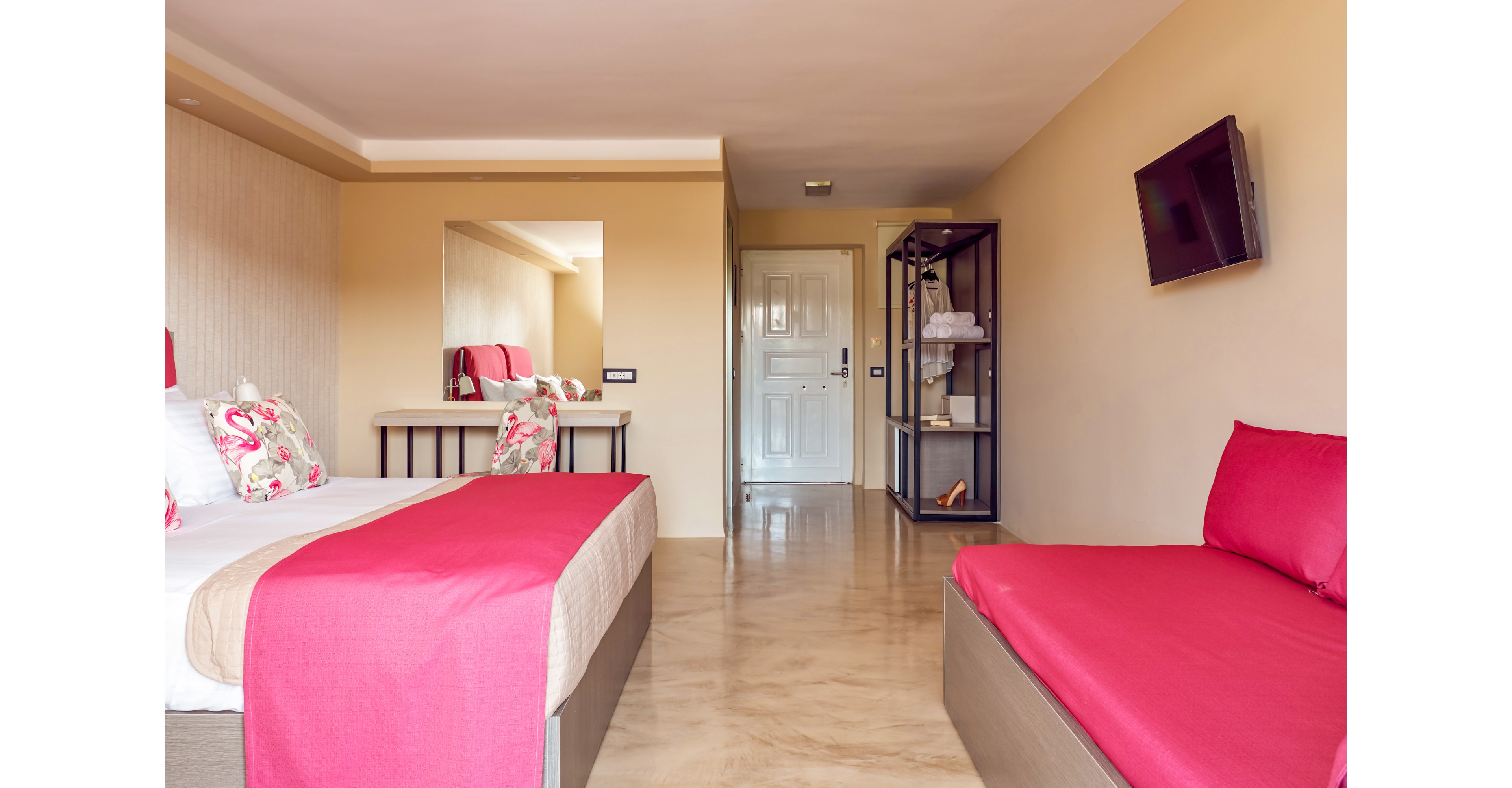 Koukounaria Hotel & Suites