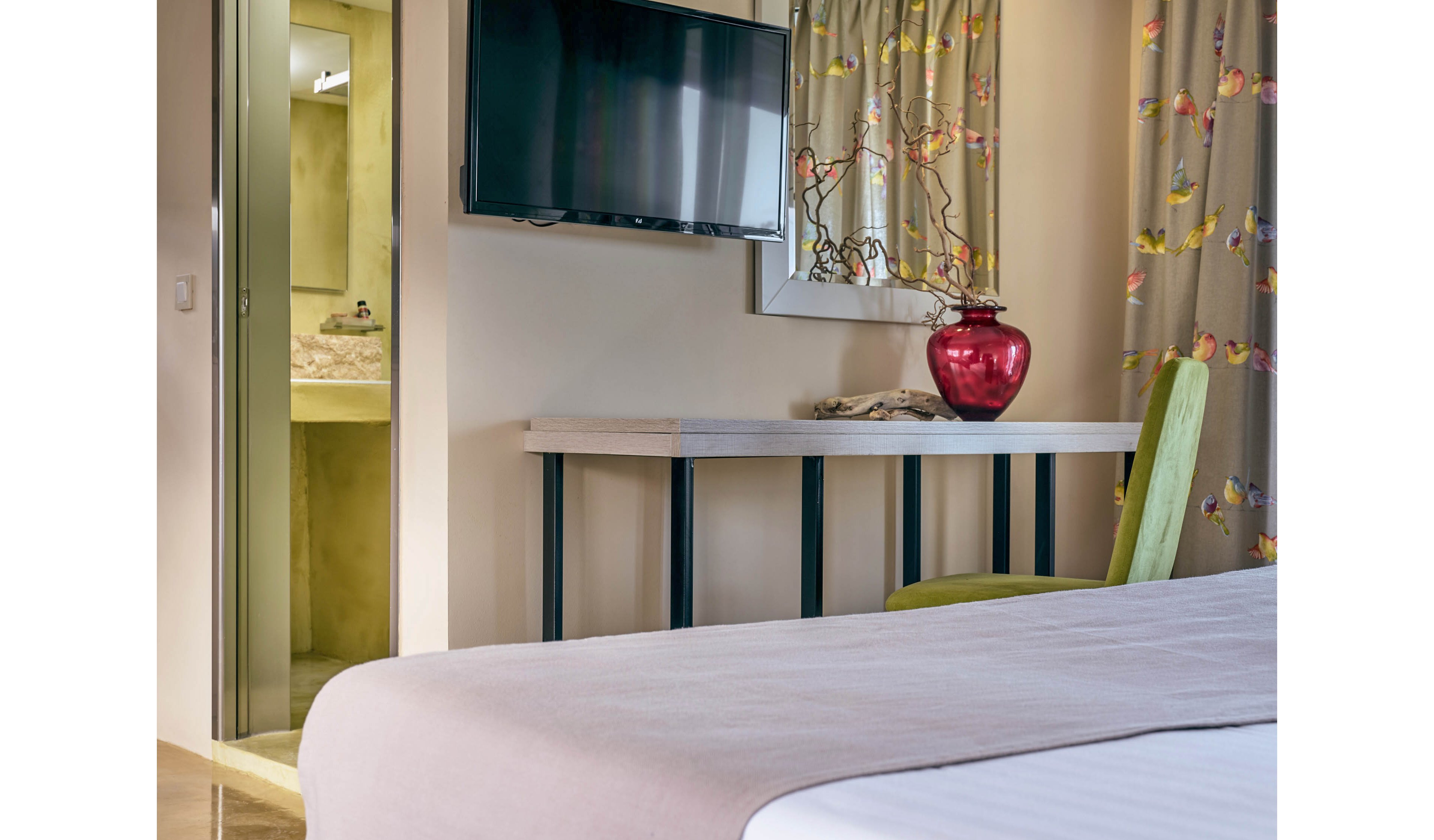 Koukounaria Hotel & Suites