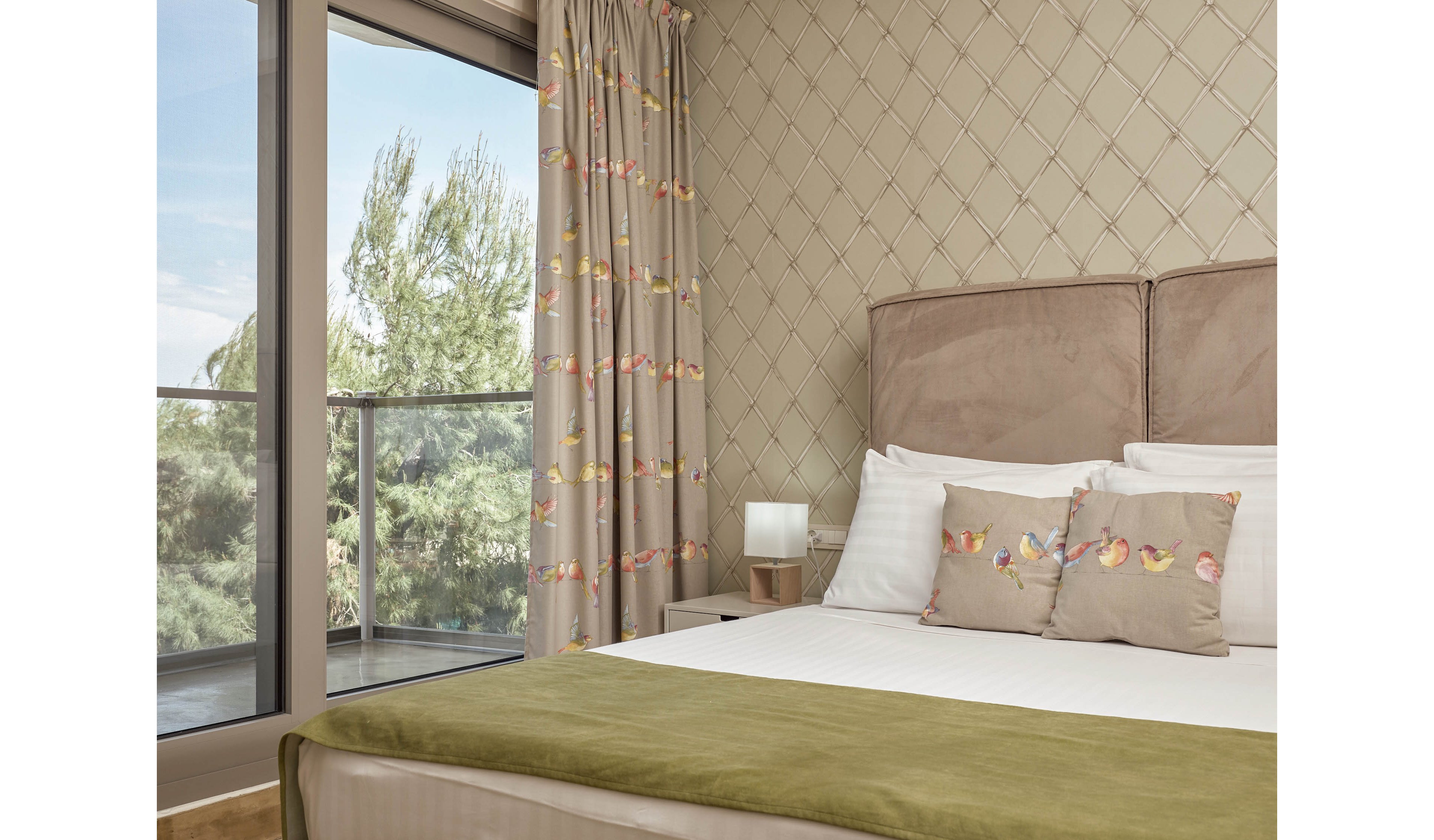 Koukounaria Hotel & Suites