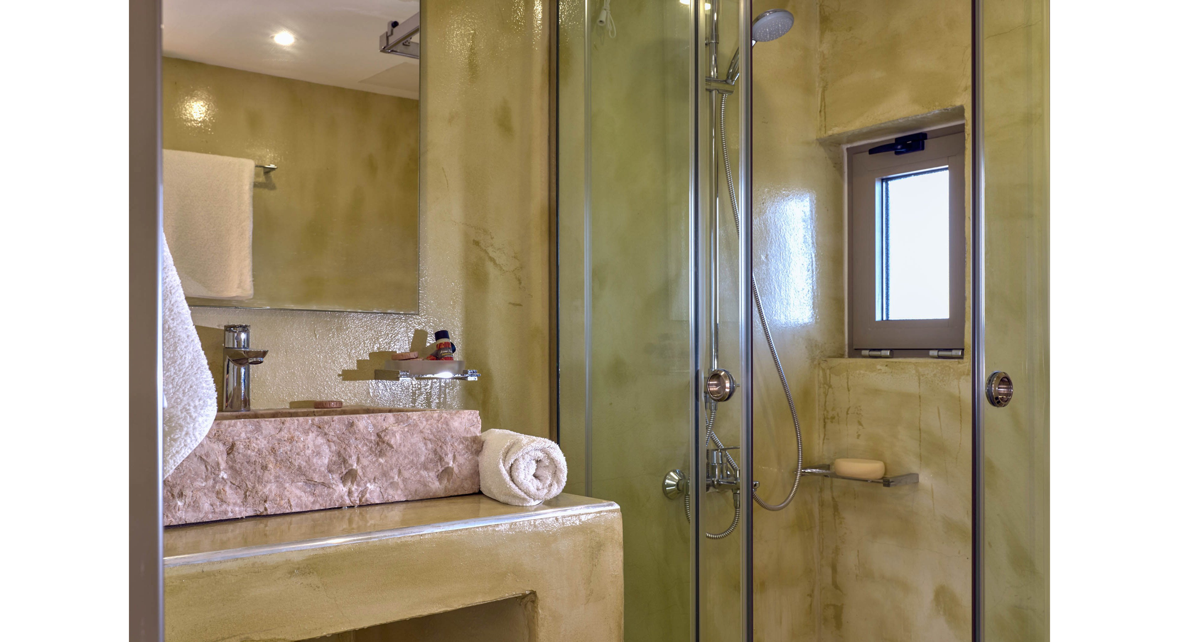 Koukounaria Hotel & Suites