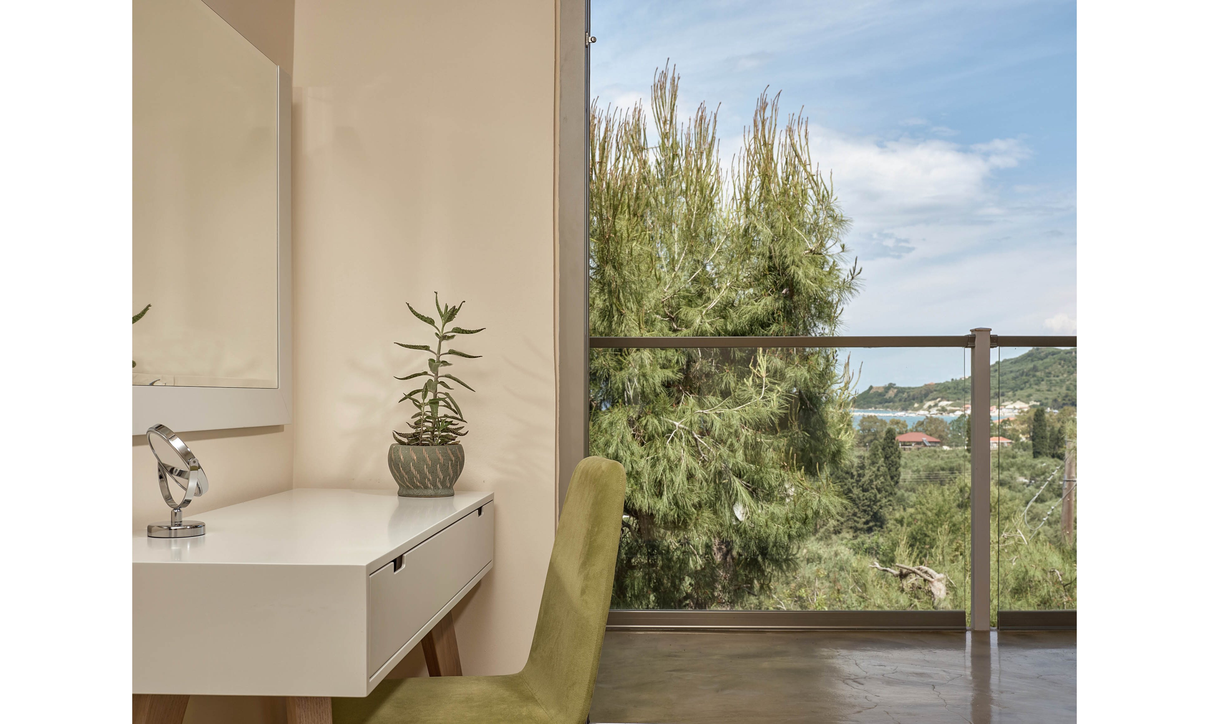 Koukounaria Hotel & Suites